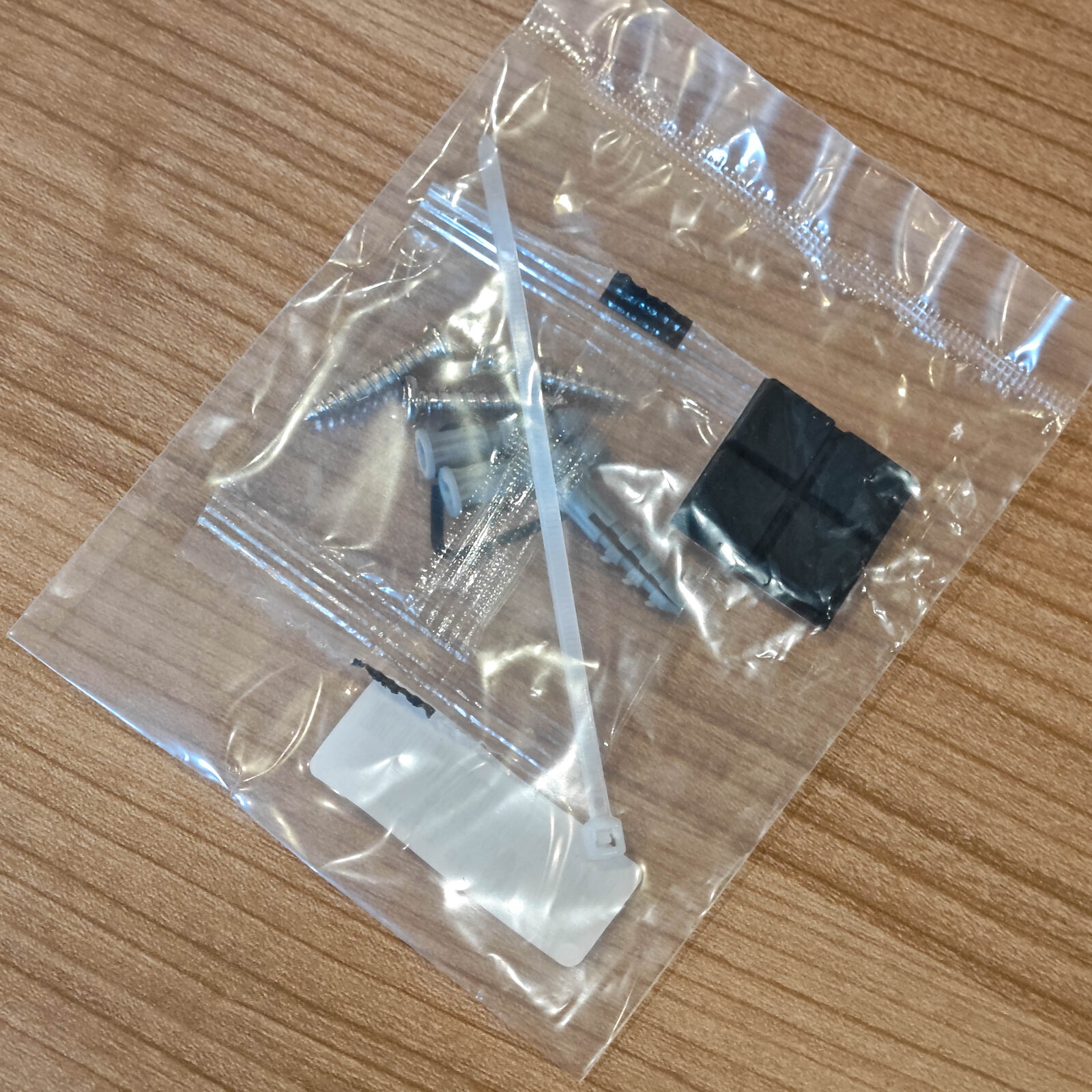 ภาพแกะกล่องสินค้า (Unboxing) แสดงสินค้าจริงและอุปกรณ์ภายในกล่อง ภาพที่ 8