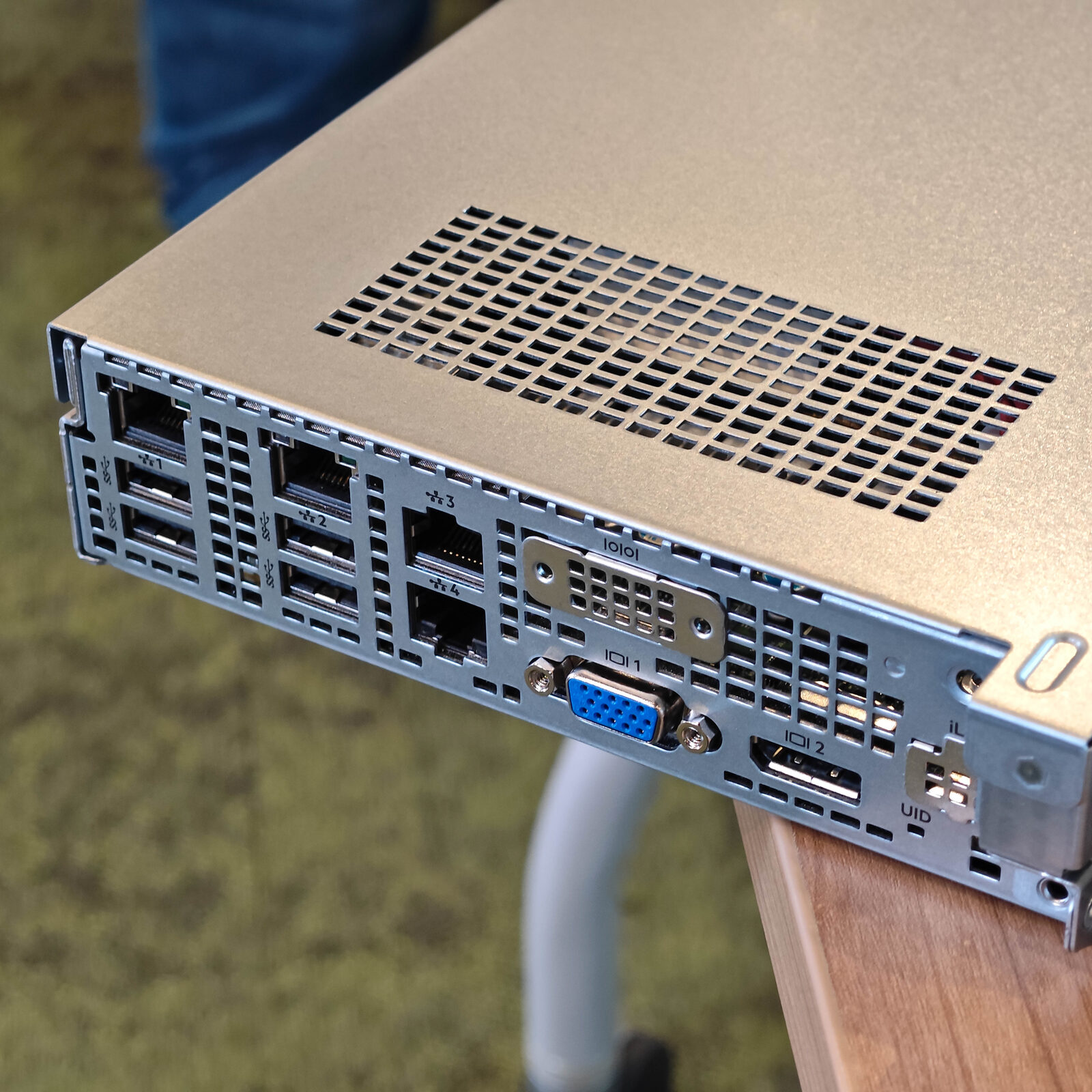 ภาพแกะกล่องสินค้า (Unboxing) แสดงสินค้าจริงและอุปกรณ์ภายในกล่อง ภาพที่ 4