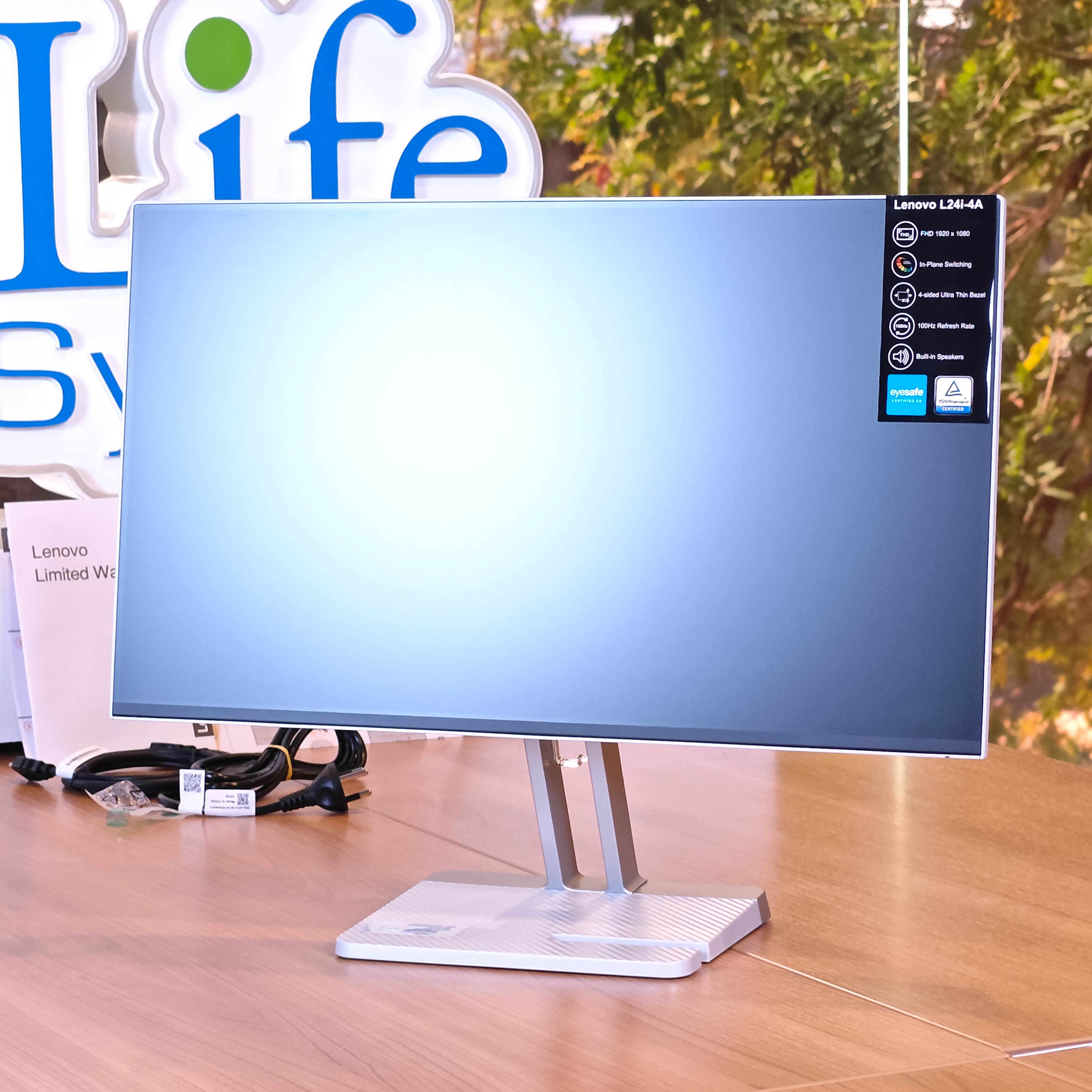 ภาพแกะกล่องสินค้า (Unboxing) แสดงสินค้าจริงและอุปกรณ์ภายในกล่อง ภาพที่ 4