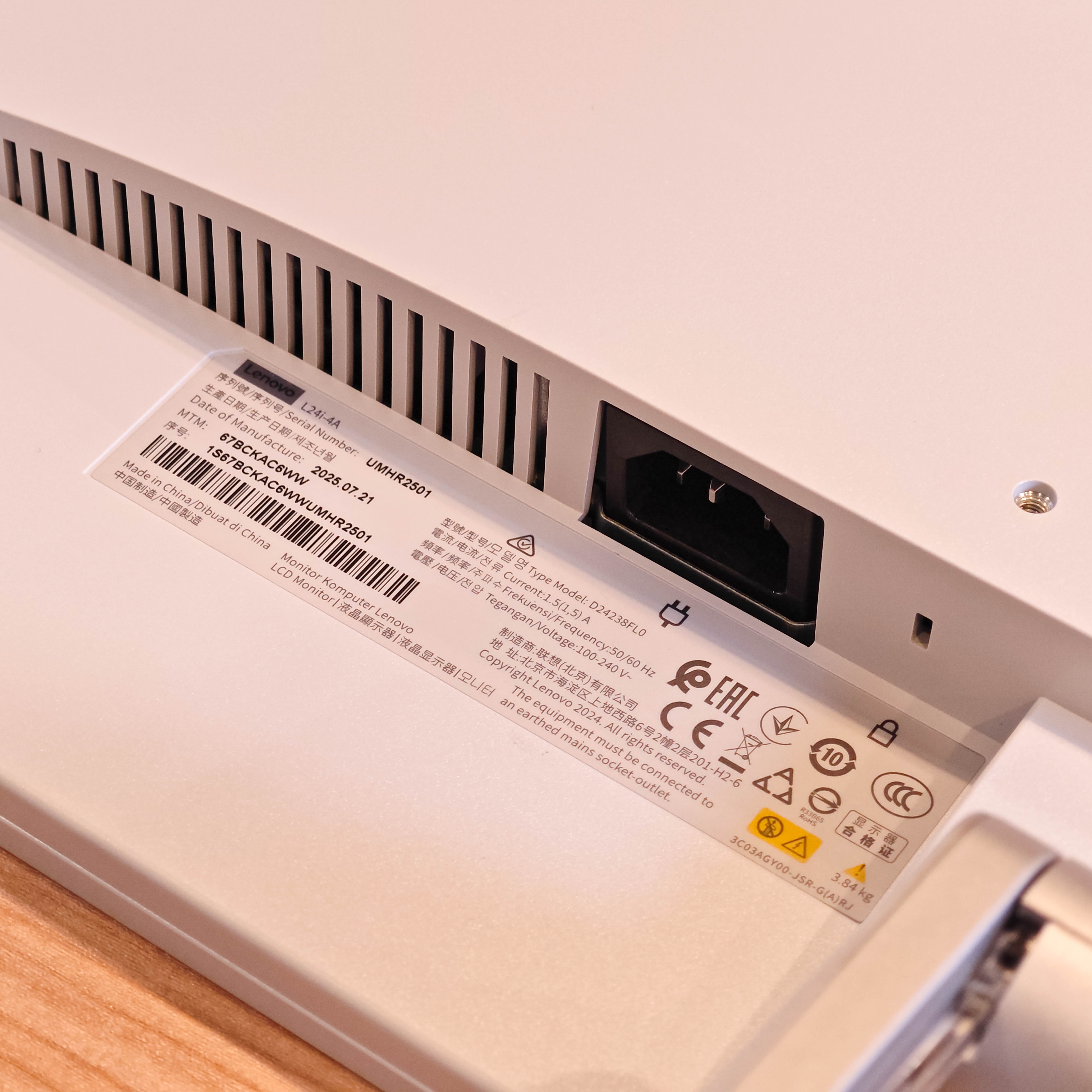 ภาพแกะกล่องสินค้า (Unboxing) แสดงสินค้าจริงและอุปกรณ์ภายในกล่อง ภาพที่ 6