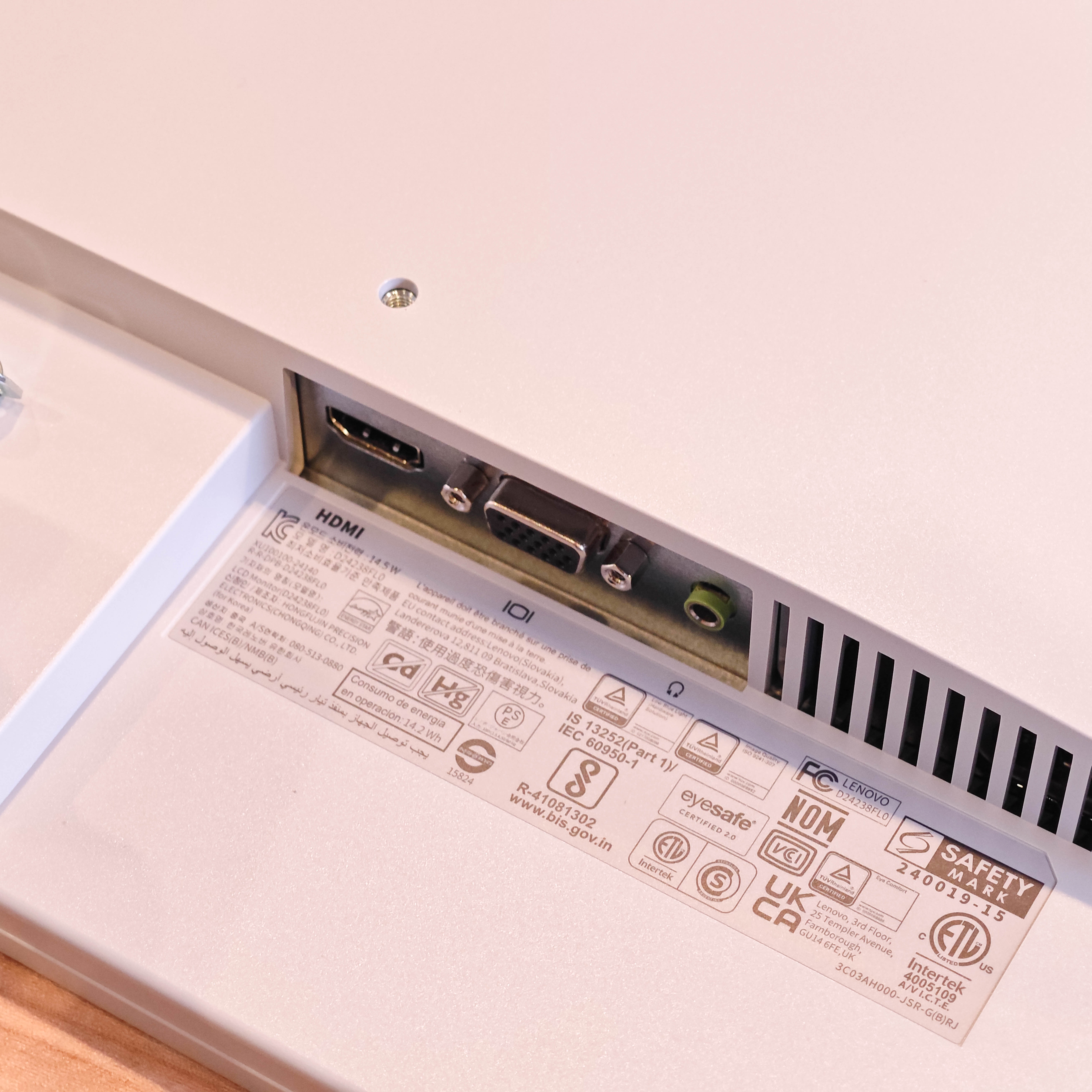 ภาพแกะกล่องสินค้า (Unboxing) แสดงสินค้าจริงและอุปกรณ์ภายในกล่อง ภาพที่ 7