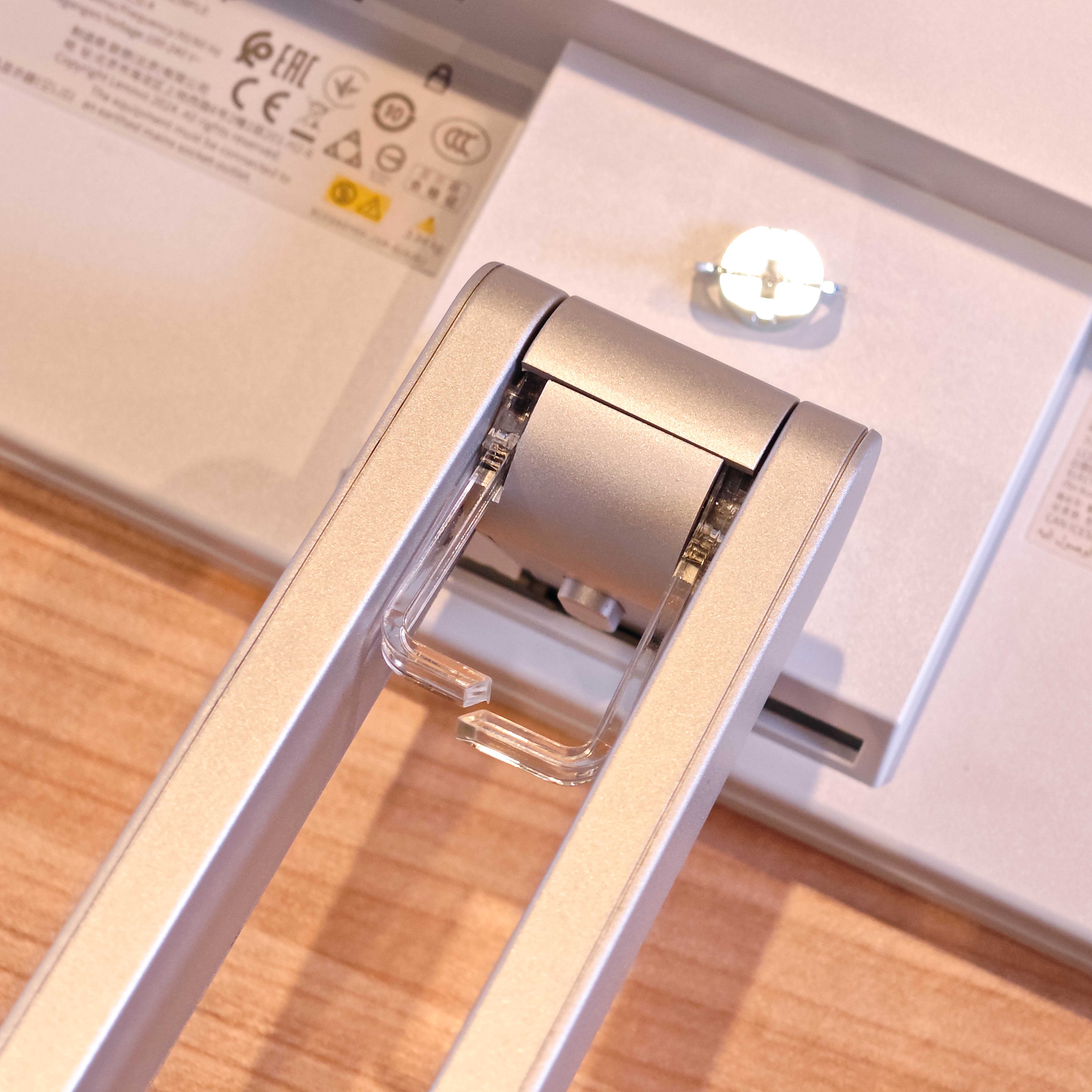 ภาพแกะกล่องสินค้า (Unboxing) แสดงสินค้าจริงและอุปกรณ์ภายในกล่อง ภาพที่ 8