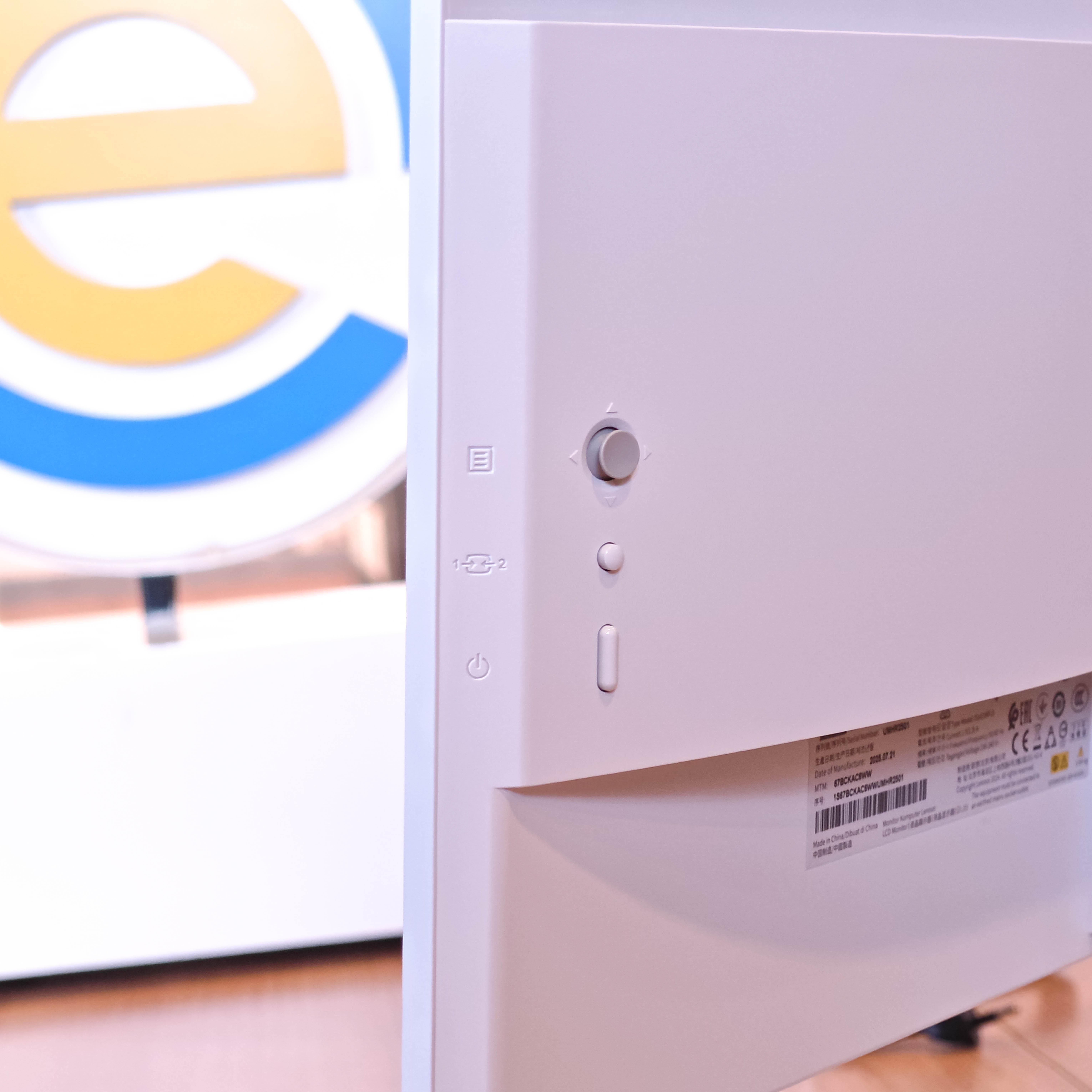 ภาพแกะกล่องสินค้า (Unboxing) แสดงสินค้าจริงและอุปกรณ์ภายในกล่อง ภาพที่ 9