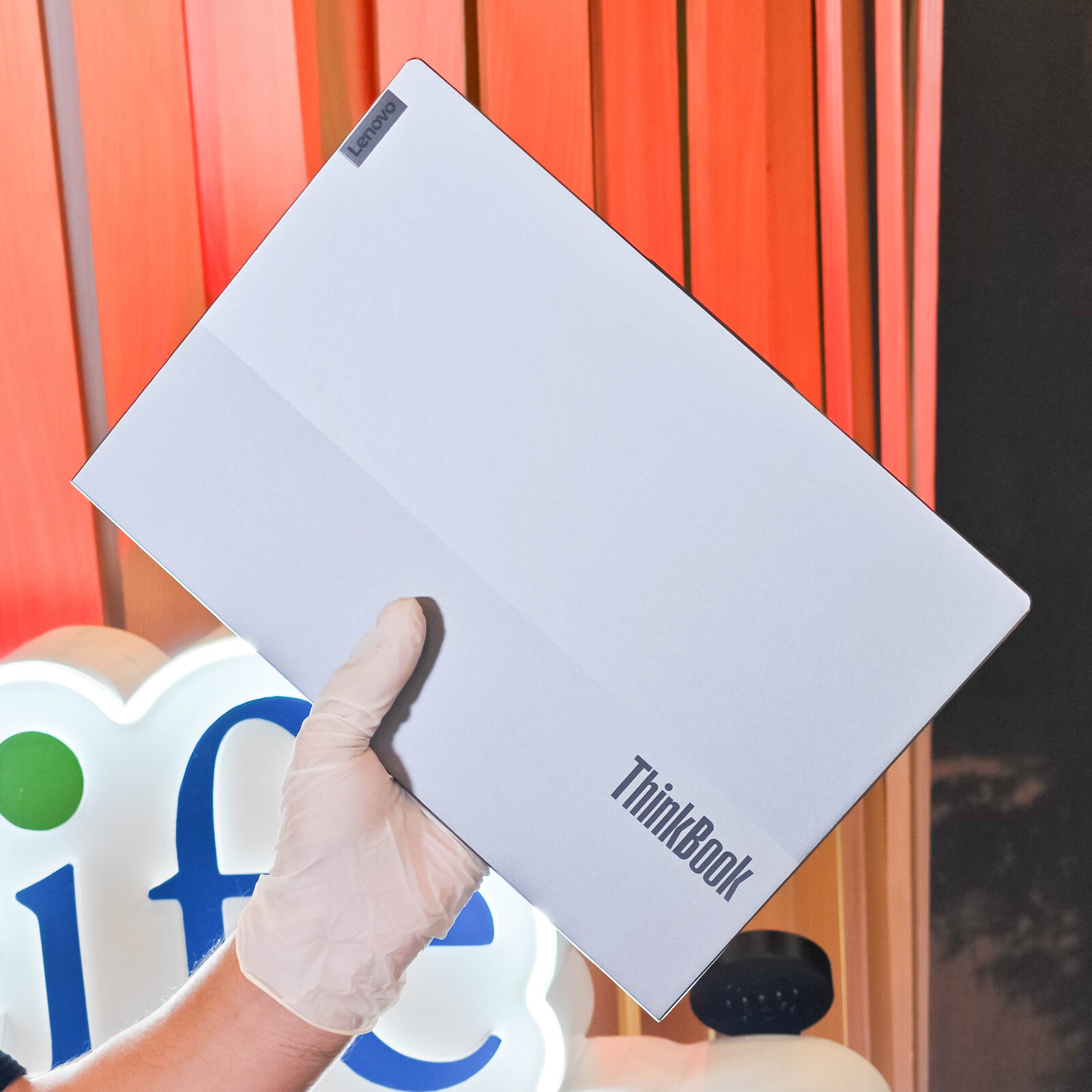 ภาพแกะกล่องสินค้า (Unboxing) แสดงสินค้าจริงและอุปกรณ์ภายในกล่อง ภาพที่ 1