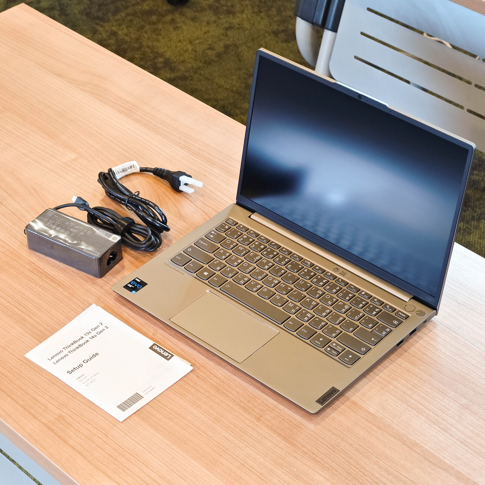 ภาพแกะกล่องสินค้า (Unboxing) แสดงสินค้าจริงและอุปกรณ์ภายในกล่อง ภาพที่ 2