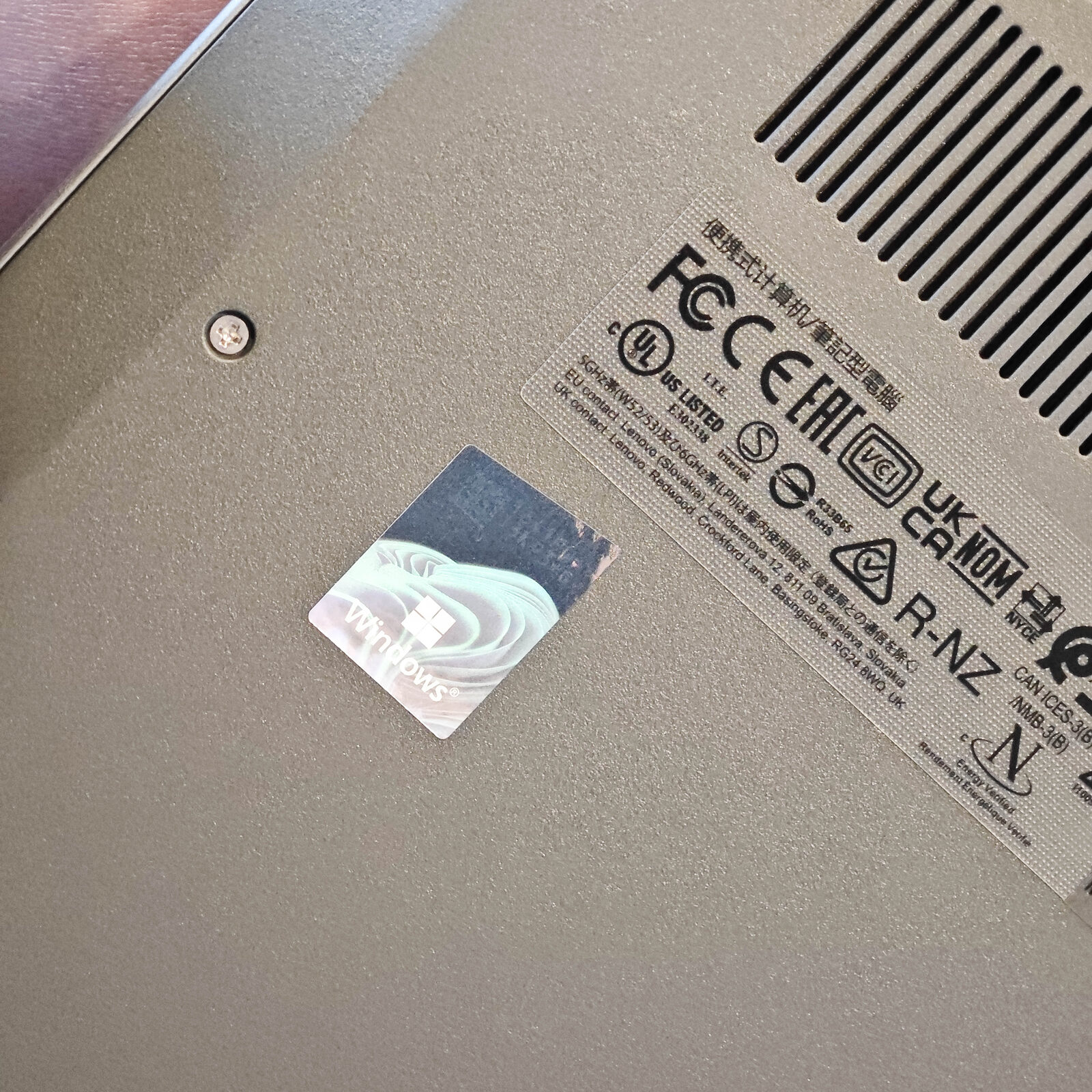 ภาพแกะกล่องสินค้า (Unboxing) แสดงสินค้าจริงและอุปกรณ์ภายในกล่อง ภาพที่ 10