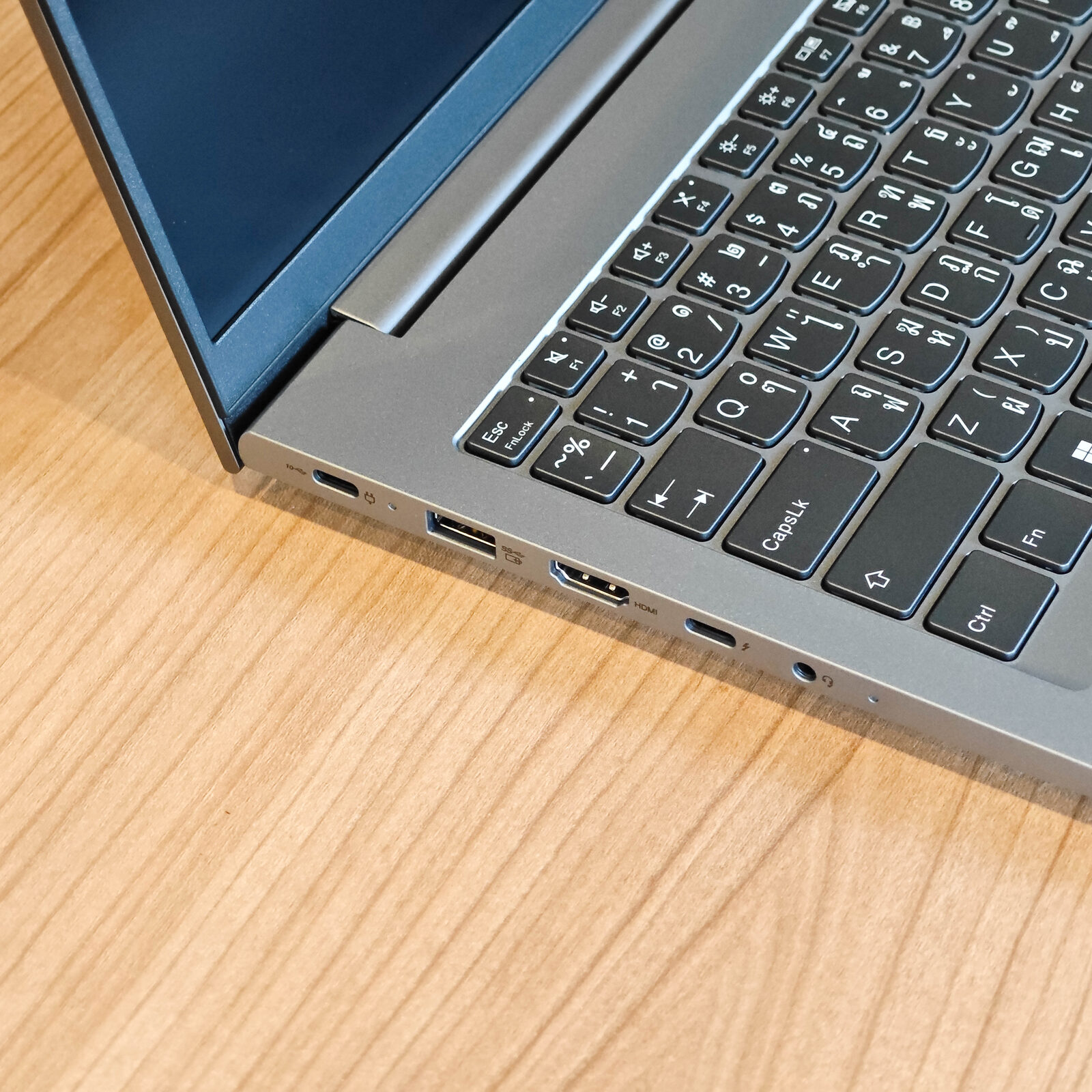 ภาพแกะกล่องสินค้า (Unboxing) แสดงสินค้าจริงและอุปกรณ์ภายในกล่อง ภาพที่ 8