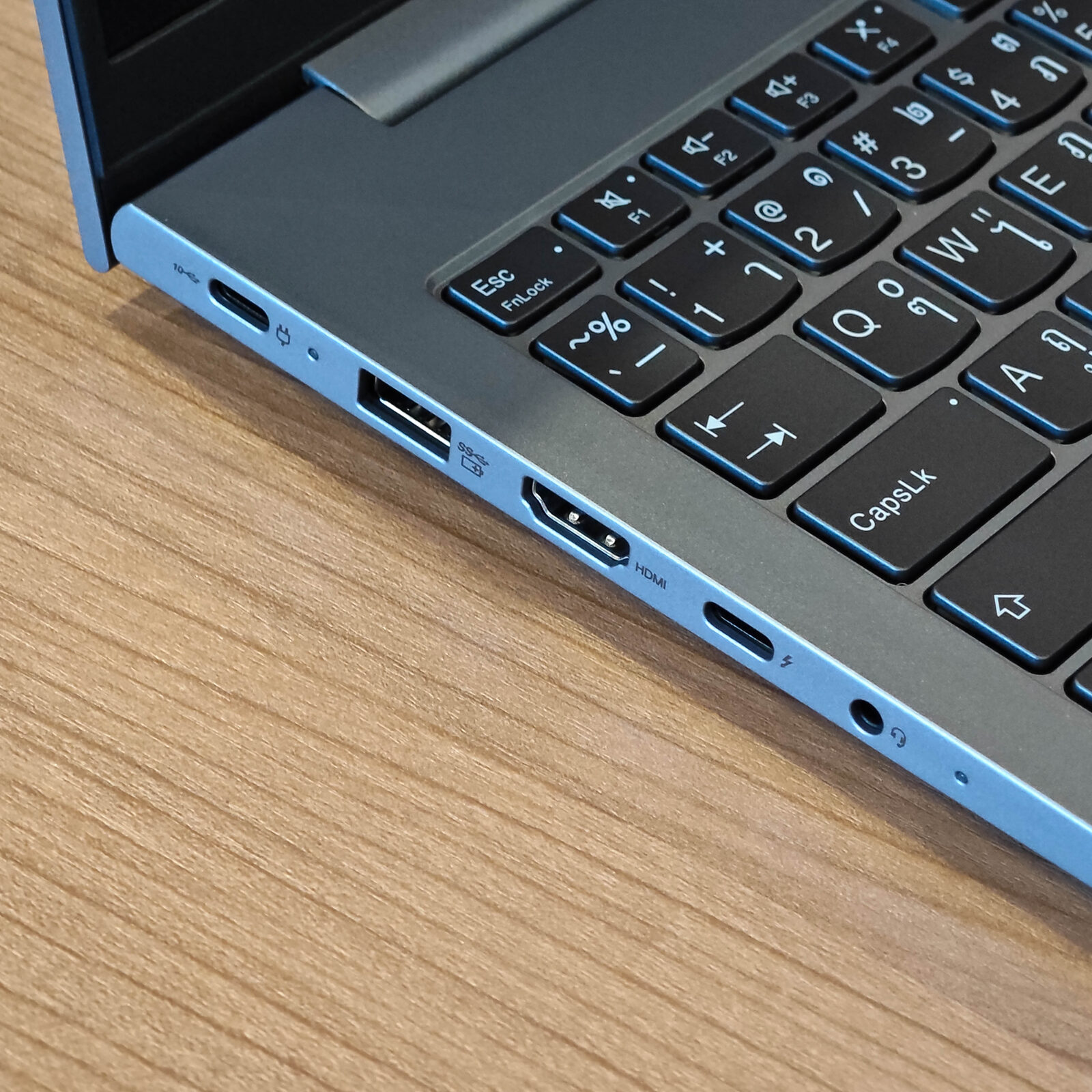 ภาพแกะกล่องสินค้า (Unboxing) แสดงสินค้าจริงและอุปกรณ์ภายในกล่อง ภาพที่ 10