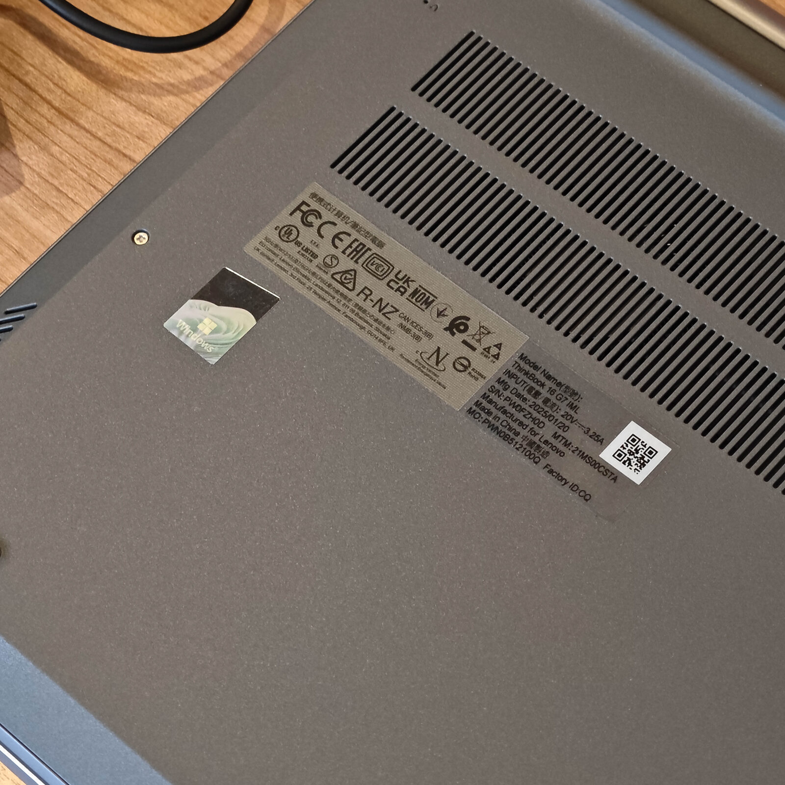 ภาพแกะกล่องสินค้า (Unboxing) แสดงสินค้าจริงและอุปกรณ์ภายในกล่อง ภาพที่ 4