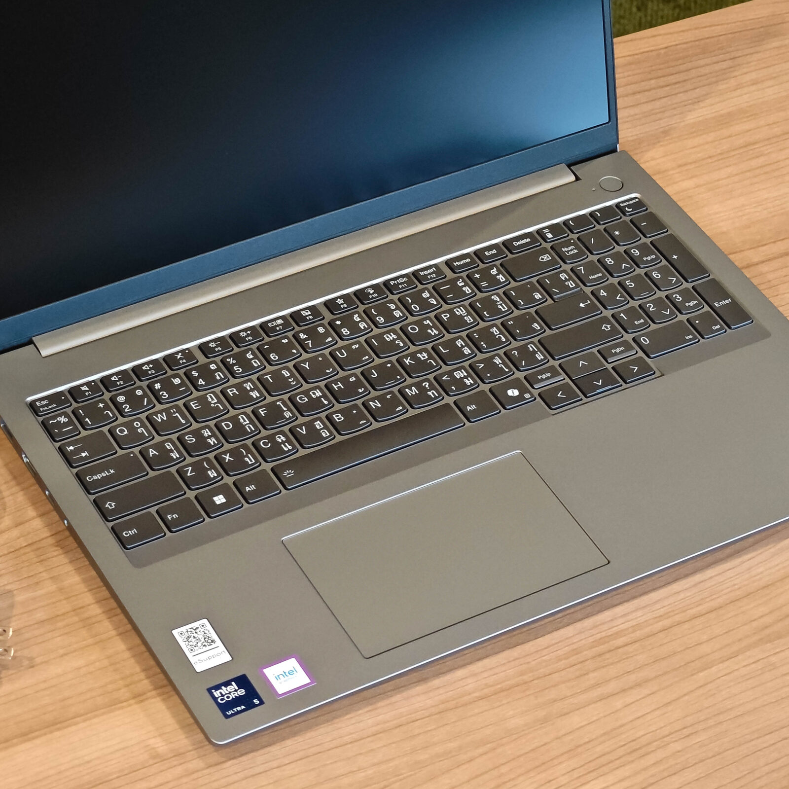 ภาพแกะกล่องสินค้า (Unboxing) แสดงสินค้าจริงและอุปกรณ์ภายในกล่อง ภาพที่ 8