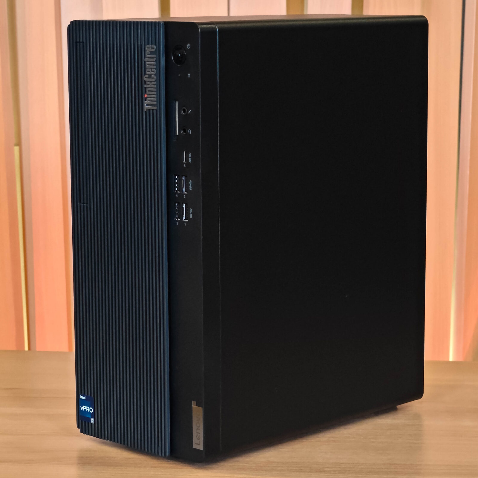 ภาพแกะกล่องสินค้า (Unboxing) แสดงสินค้าจริงและอุปกรณ์ภายในกล่อง ภาพที่ 1