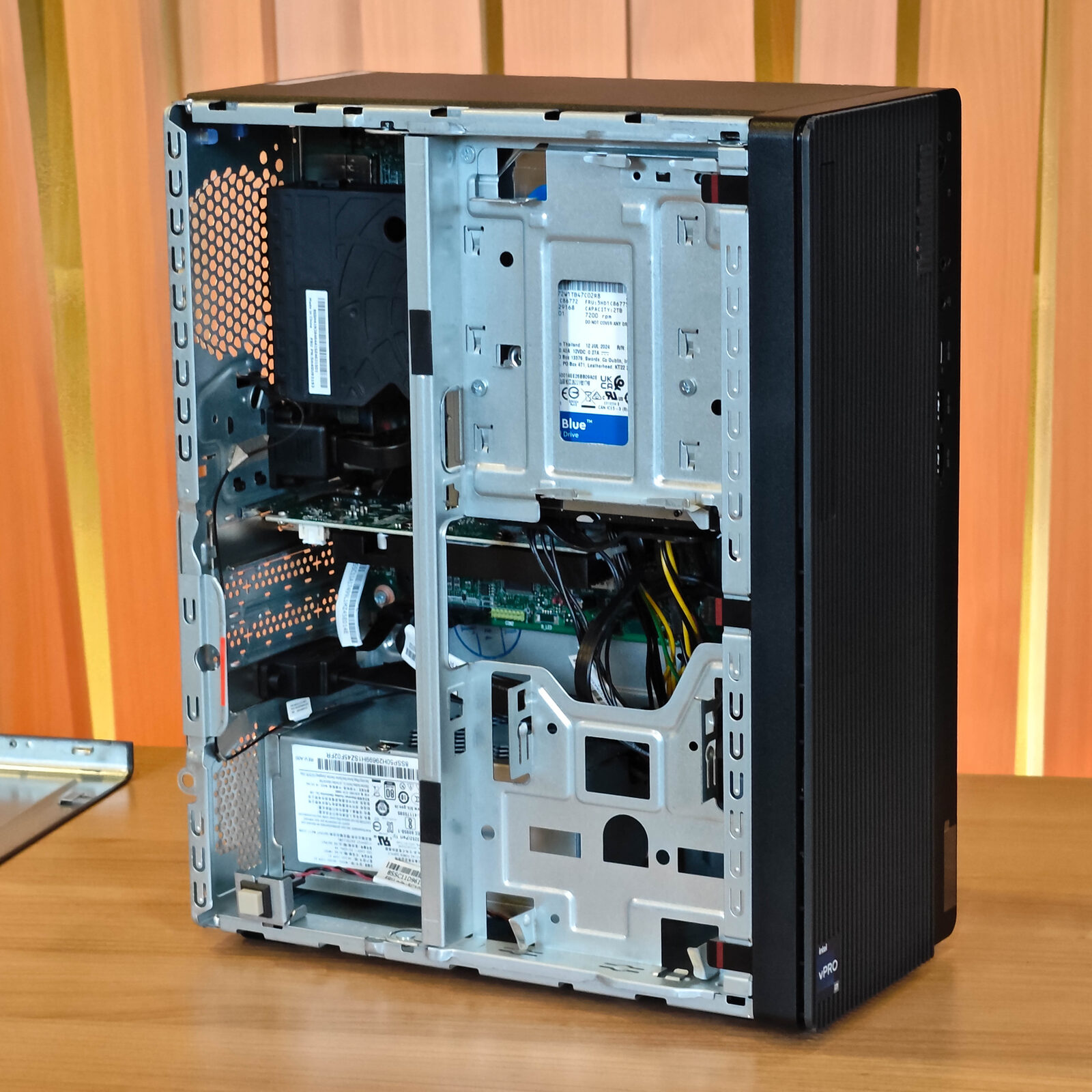 ภาพแกะกล่องสินค้า (Unboxing) แสดงสินค้าจริงและอุปกรณ์ภายในกล่อง ภาพที่ 10