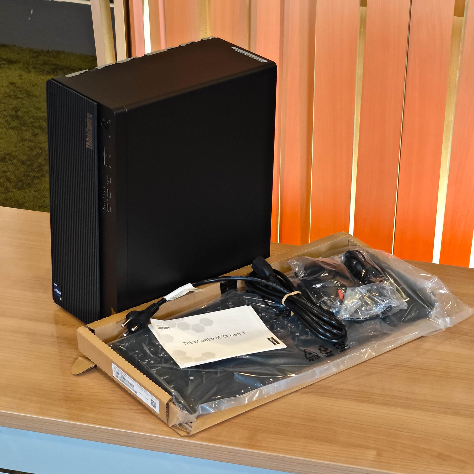 ภาพแกะกล่องสินค้า (Unboxing) แสดงสินค้าจริงและอุปกรณ์ภายในกล่อง ภาพที่ 2