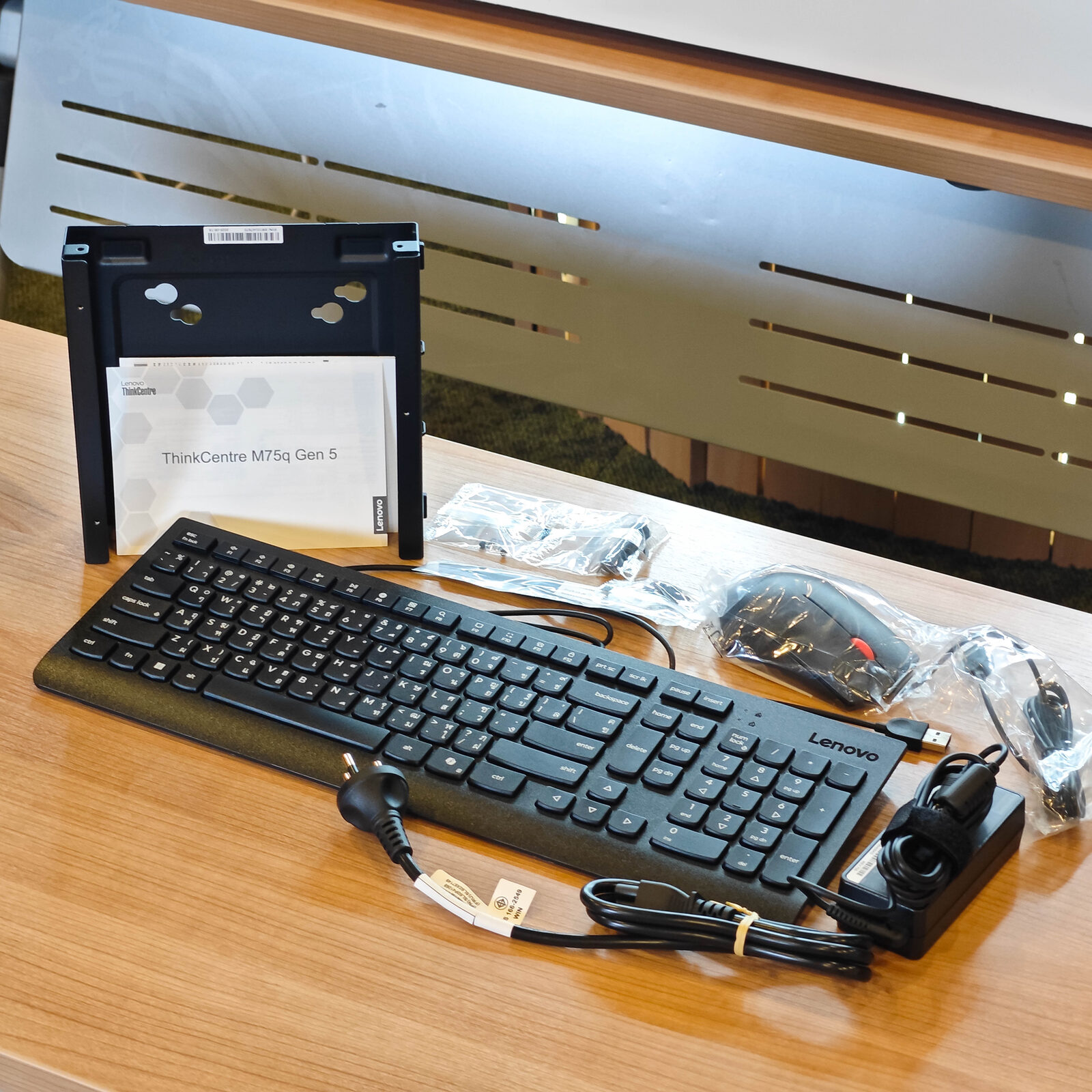 ภาพแกะกล่องสินค้า (Unboxing) แสดงสินค้าจริงและอุปกรณ์ภายในกล่อง ภาพที่ 10