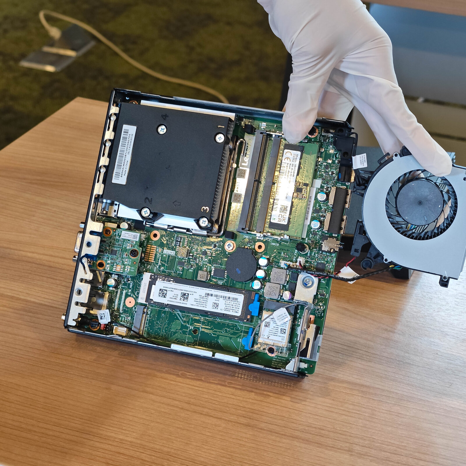 ภาพแกะกล่องสินค้า (Unboxing) แสดงสินค้าจริงและอุปกรณ์ภายในกล่อง ภาพที่ 3