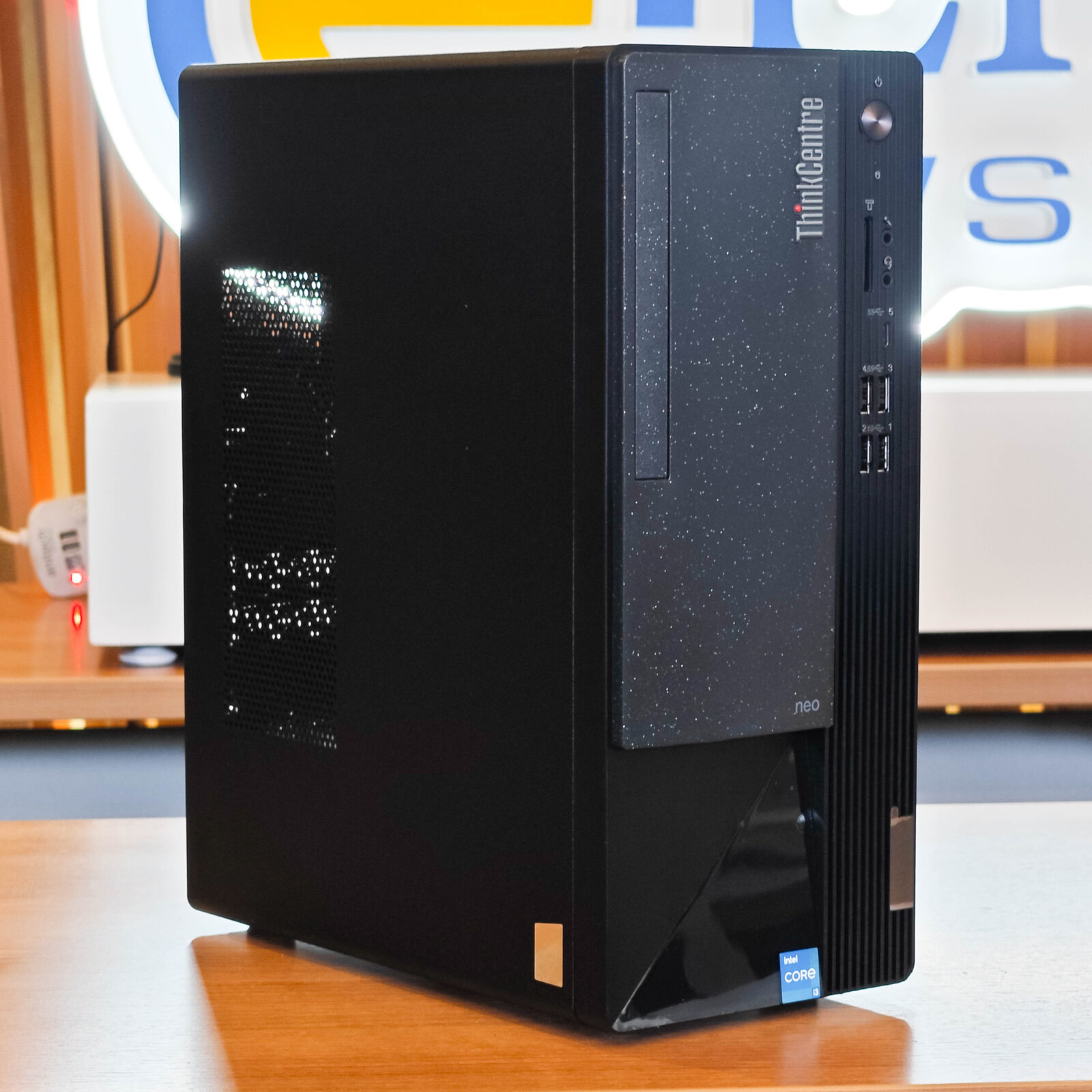 ภาพแกะกล่องสินค้า (Unboxing) แสดงสินค้าจริงและอุปกรณ์ภายในกล่อง ภาพที่ 4