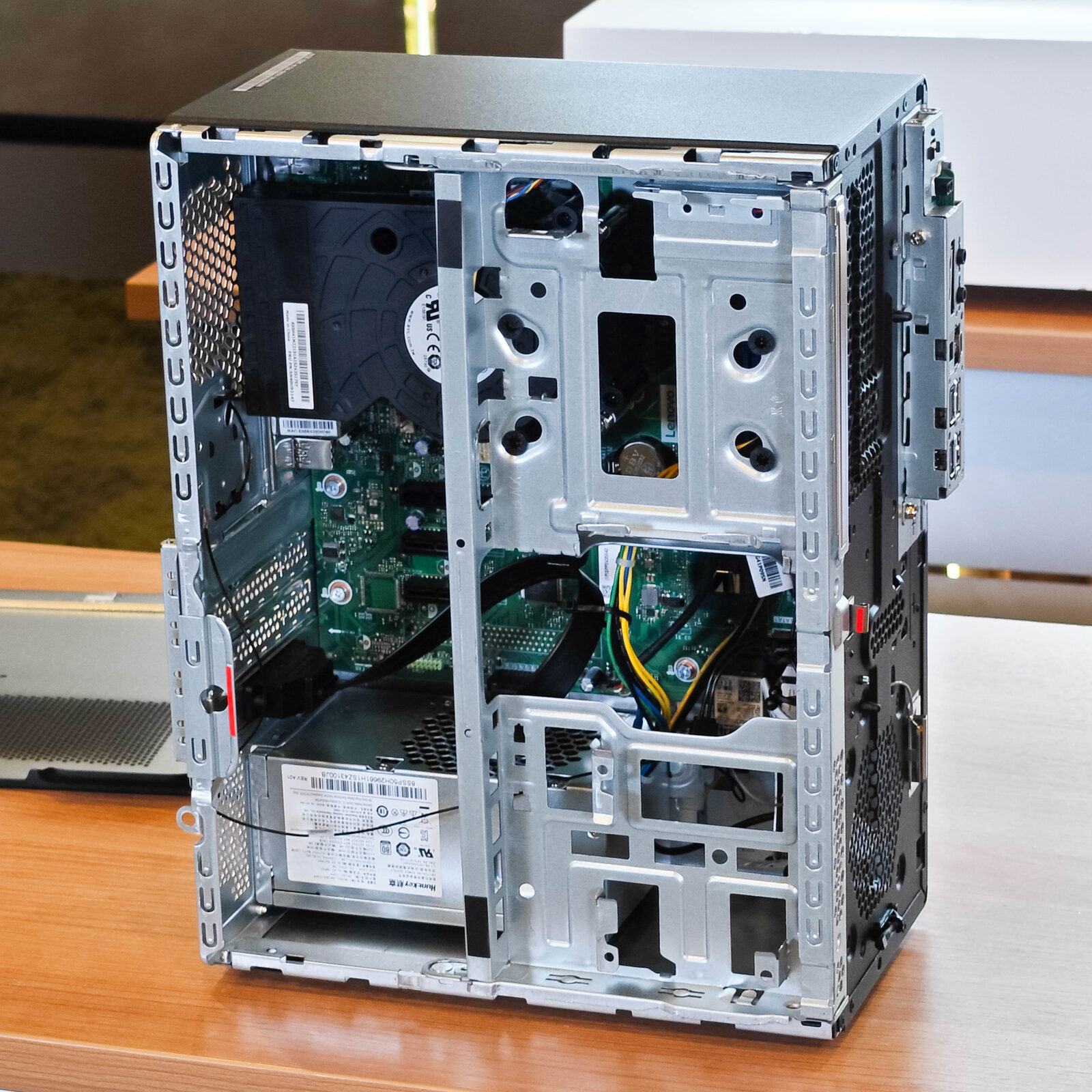 ภาพแกะกล่องสินค้า (Unboxing) แสดงสินค้าจริงและอุปกรณ์ภายในกล่อง ภาพที่ 9