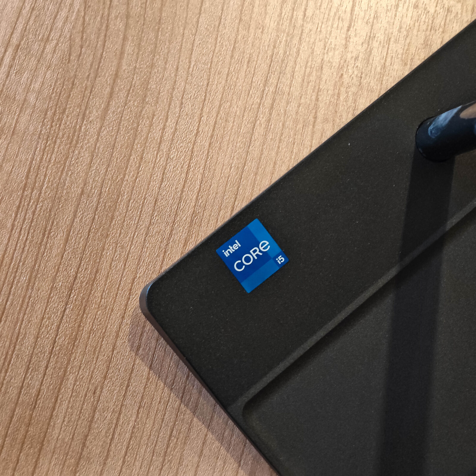 ภาพแกะกล่องสินค้า (Unboxing) แสดงสินค้าจริงและอุปกรณ์ภายในกล่อง ภาพที่ 6