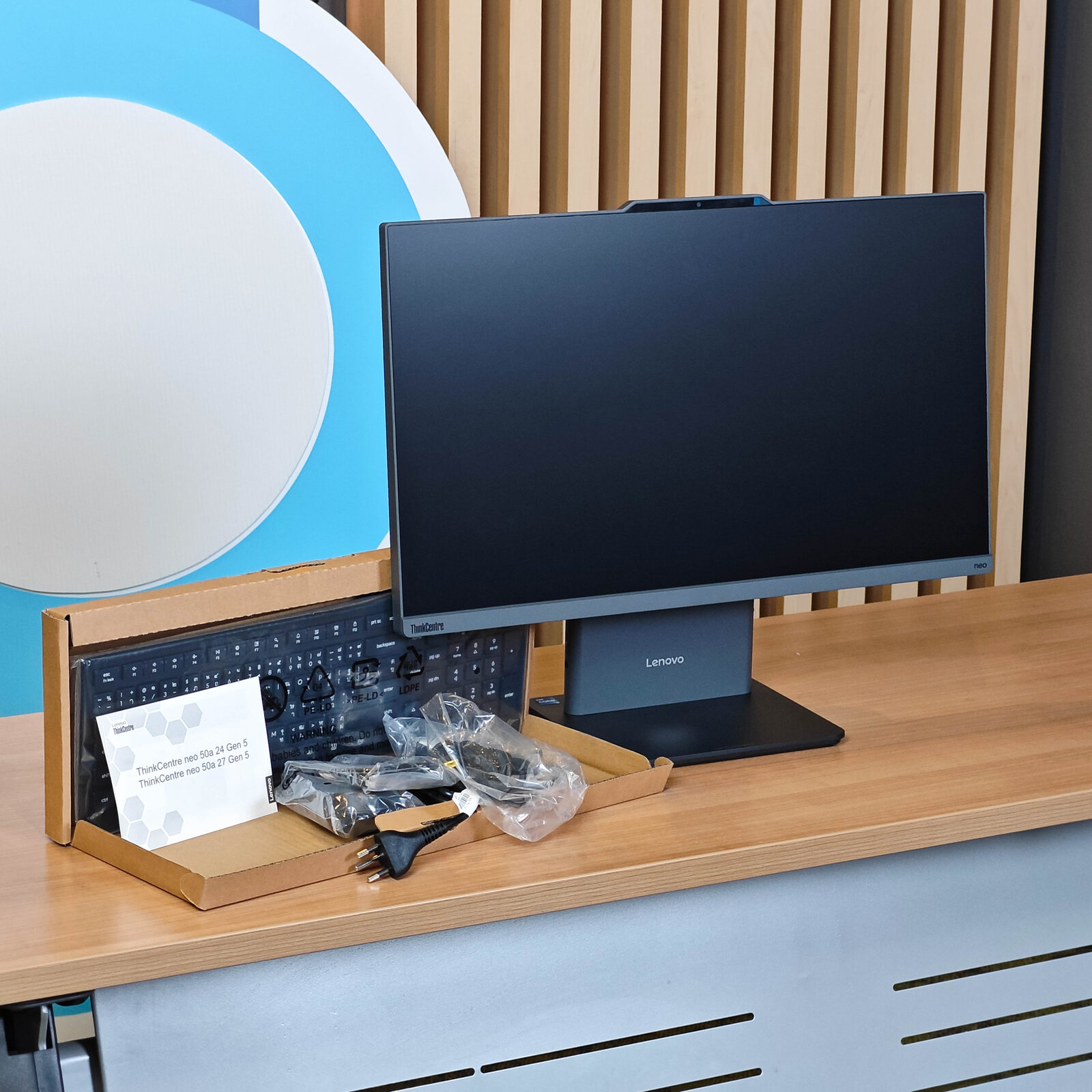 ภาพแกะกล่องสินค้า (Unboxing) แสดงสินค้าจริงและอุปกรณ์ภายในกล่อง ภาพที่ 2