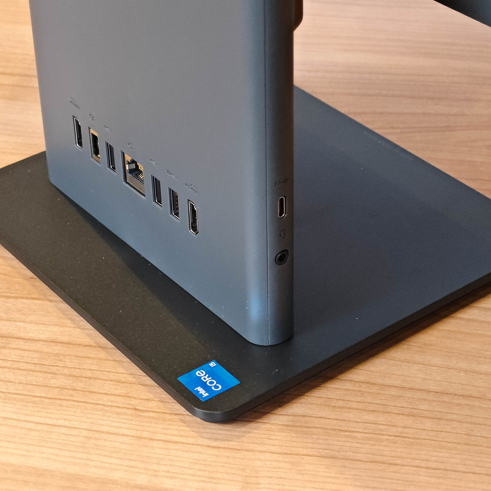 ภาพแกะกล่องสินค้า (Unboxing) แสดงสินค้าจริงและอุปกรณ์ภายในกล่อง ภาพที่ 6