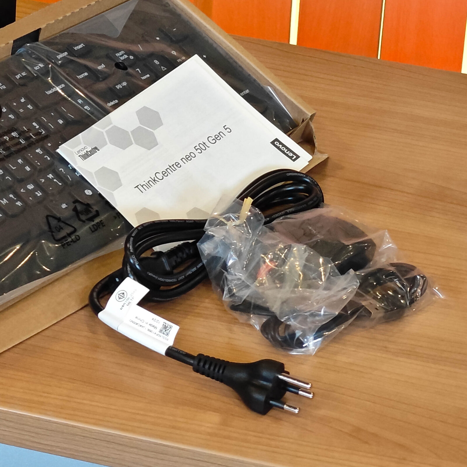 ภาพแกะกล่องสินค้า (Unboxing) แสดงสินค้าจริงและอุปกรณ์ภายในกล่อง ภาพที่ 10