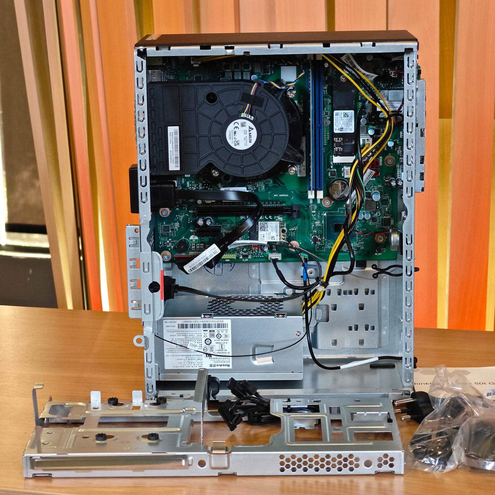 ภาพแกะกล่องสินค้า (Unboxing) แสดงสินค้าจริงและอุปกรณ์ภายในกล่อง ภาพที่ 4