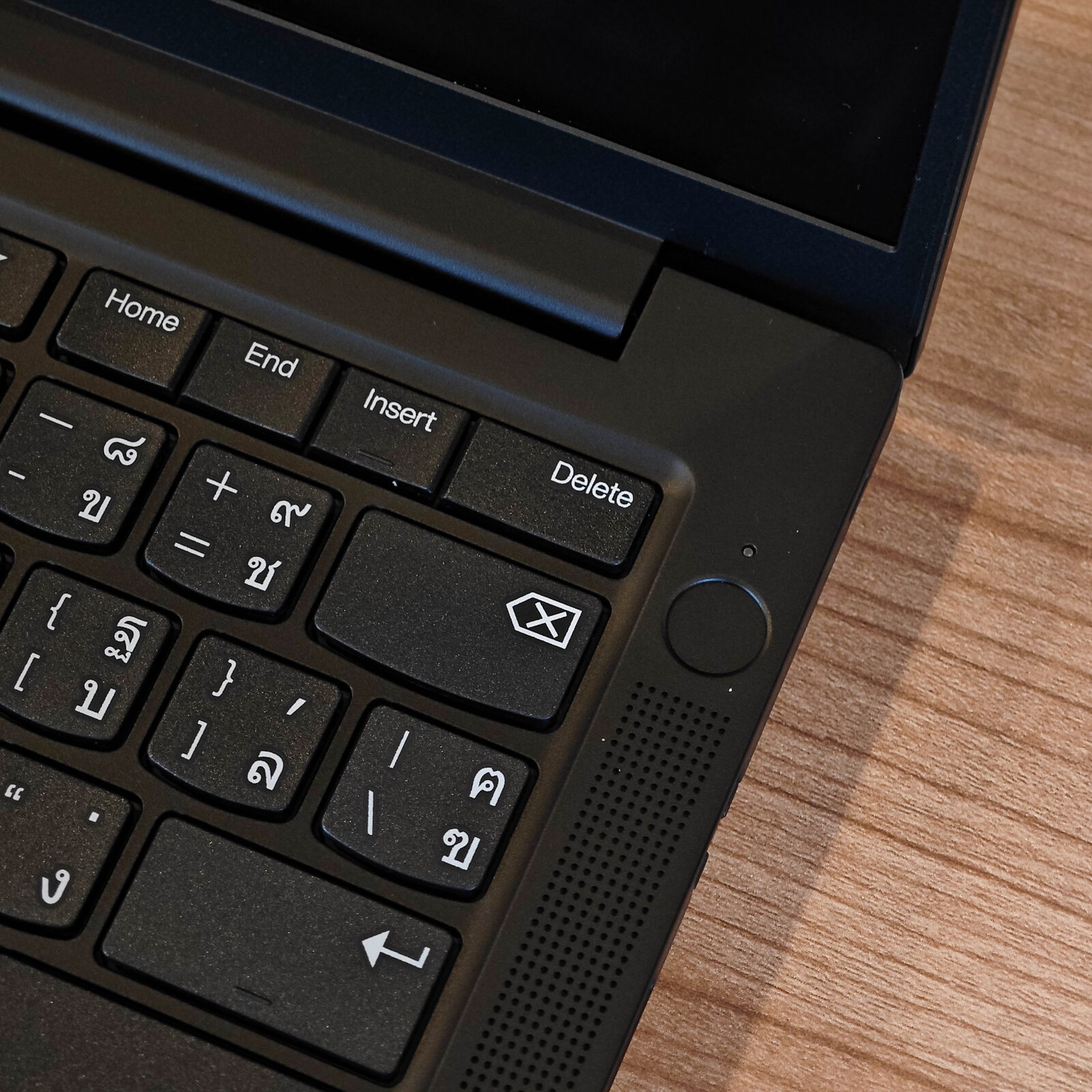 ภาพแกะกล่องสินค้า (Unboxing) แสดงสินค้าจริงและอุปกรณ์ภายในกล่อง ภาพที่ 7