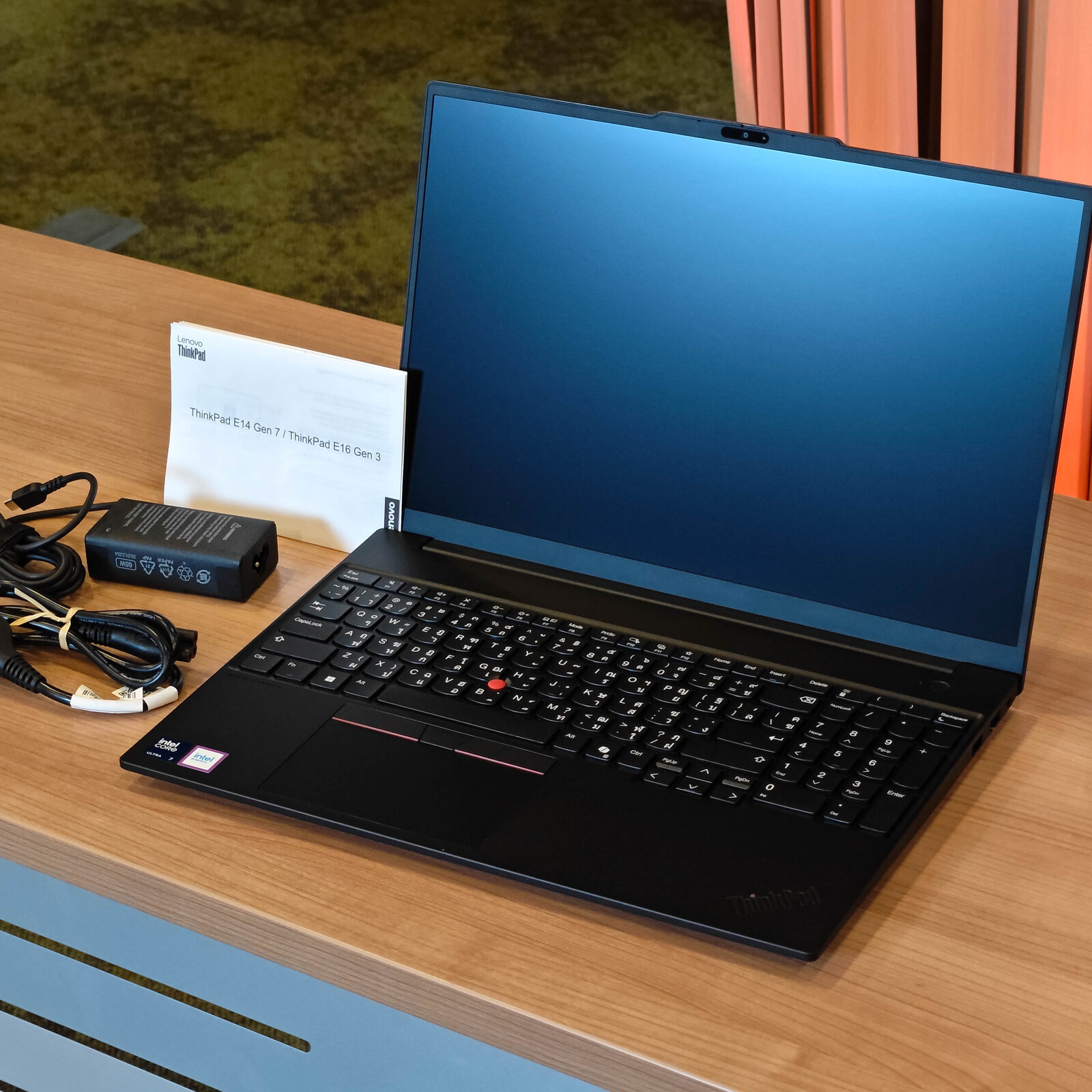 ภาพแกะกล่องสินค้า (Unboxing) แสดงสินค้าจริงและอุปกรณ์ภายในกล่อง ภาพที่ 2