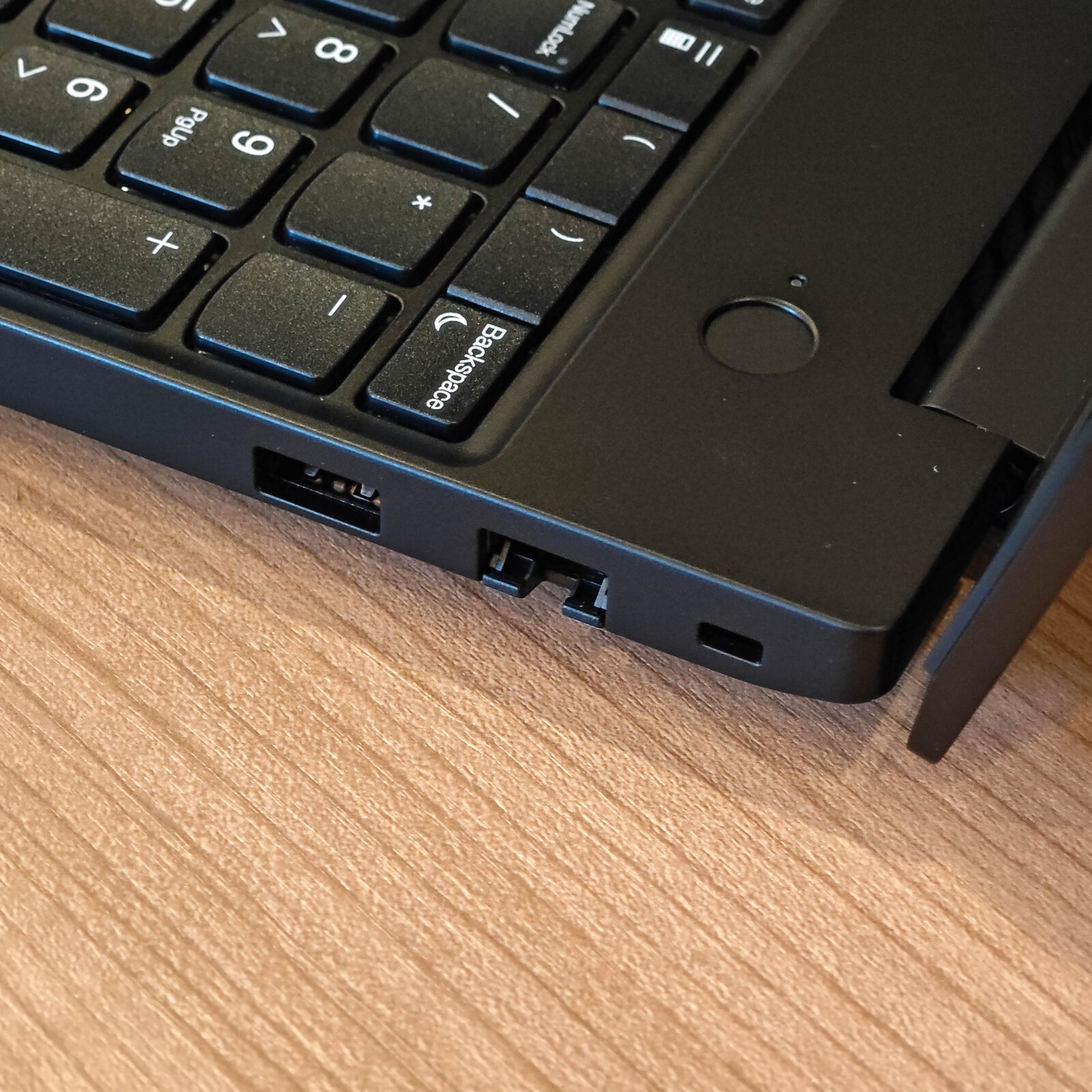 ภาพแกะกล่องสินค้า (Unboxing) แสดงสินค้าจริงและอุปกรณ์ภายในกล่อง ภาพที่ 8