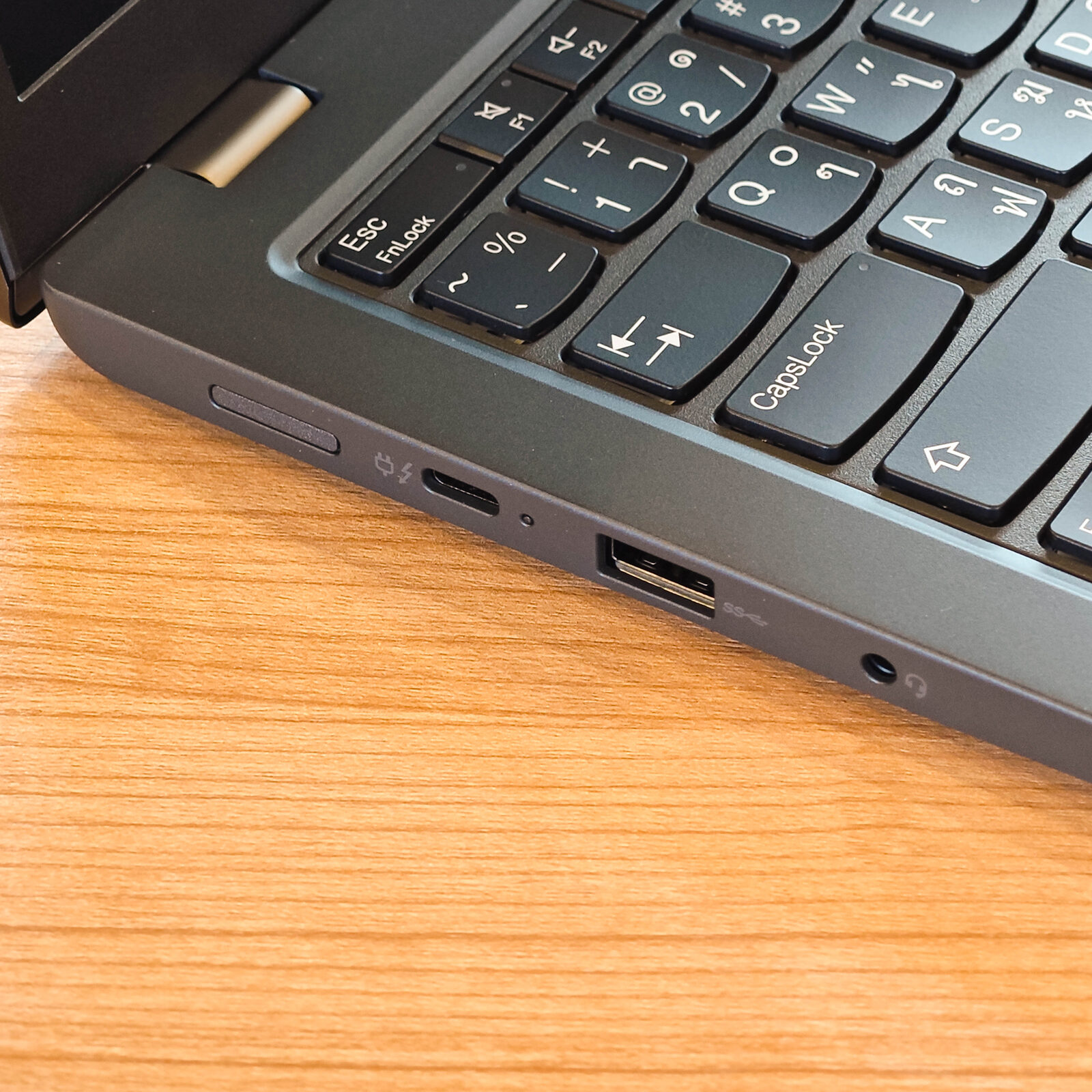 ภาพแกะกล่องสินค้า (Unboxing) แสดงสินค้าจริงและอุปกรณ์ภายในกล่อง ภาพที่ 5