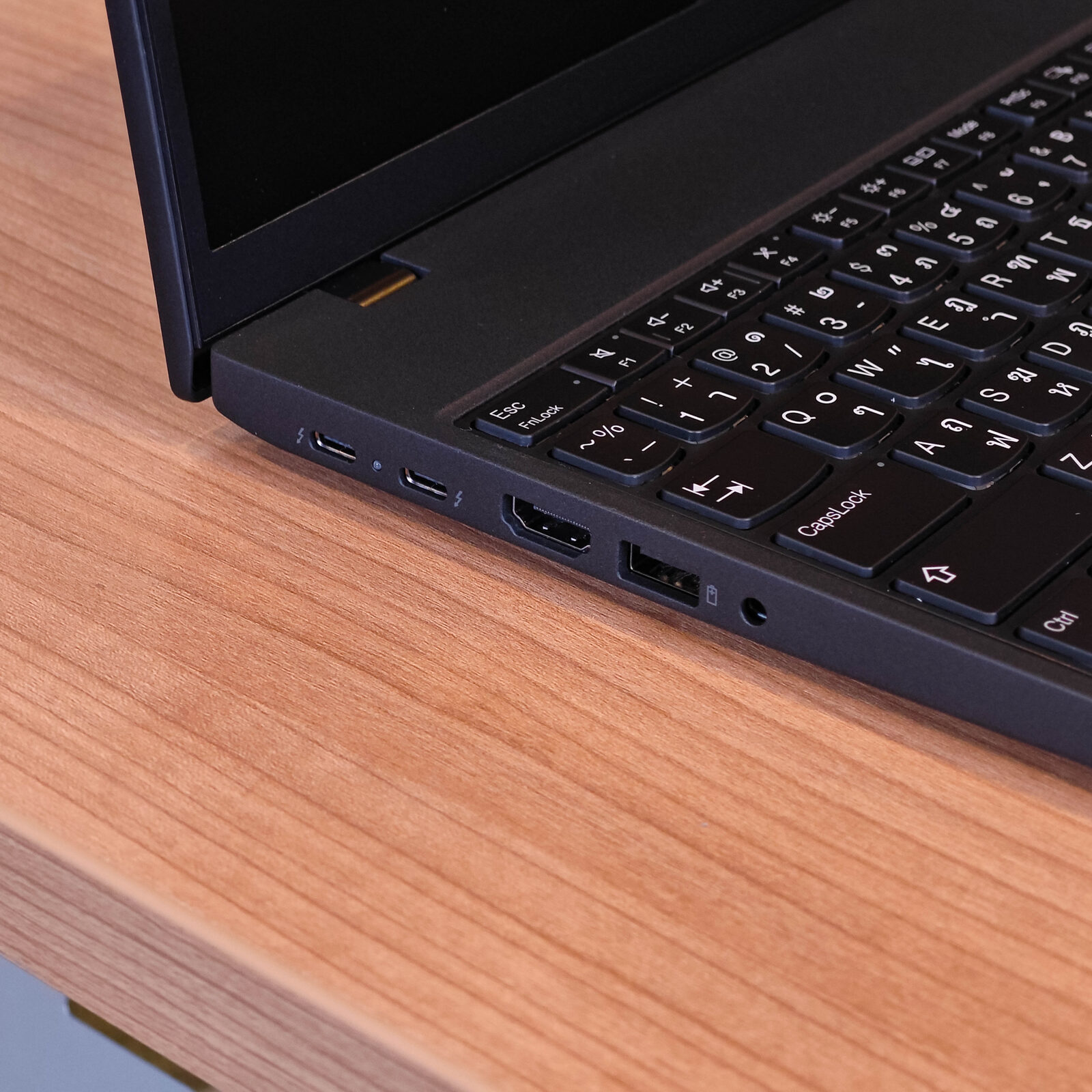 ภาพแกะกล่องสินค้า (Unboxing) แสดงสินค้าจริงและอุปกรณ์ภายในกล่อง ภาพที่ 4