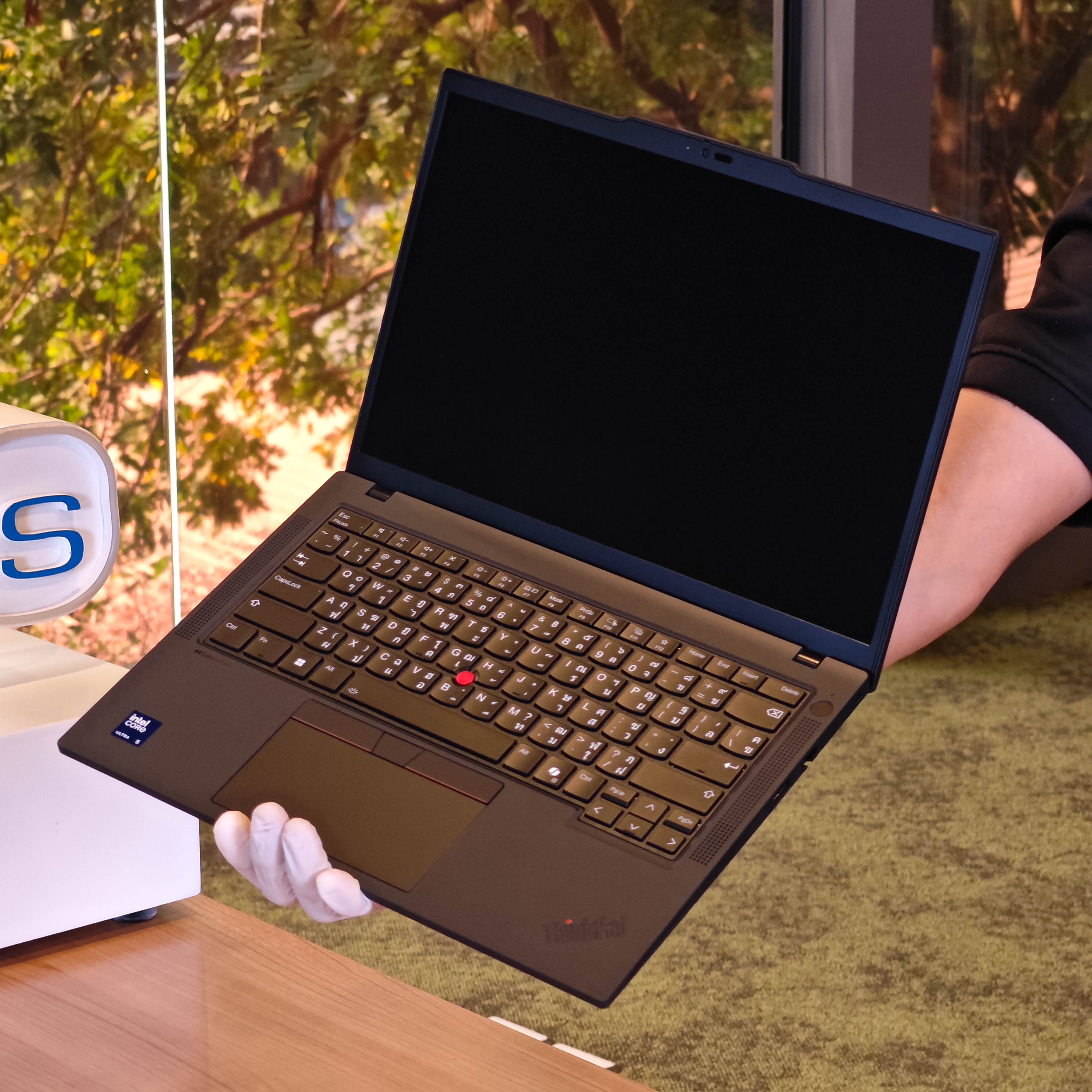 ภาพแกะกล่องสินค้า (Unboxing) แสดงสินค้าจริงและอุปกรณ์ภายในกล่อง ภาพที่ 1