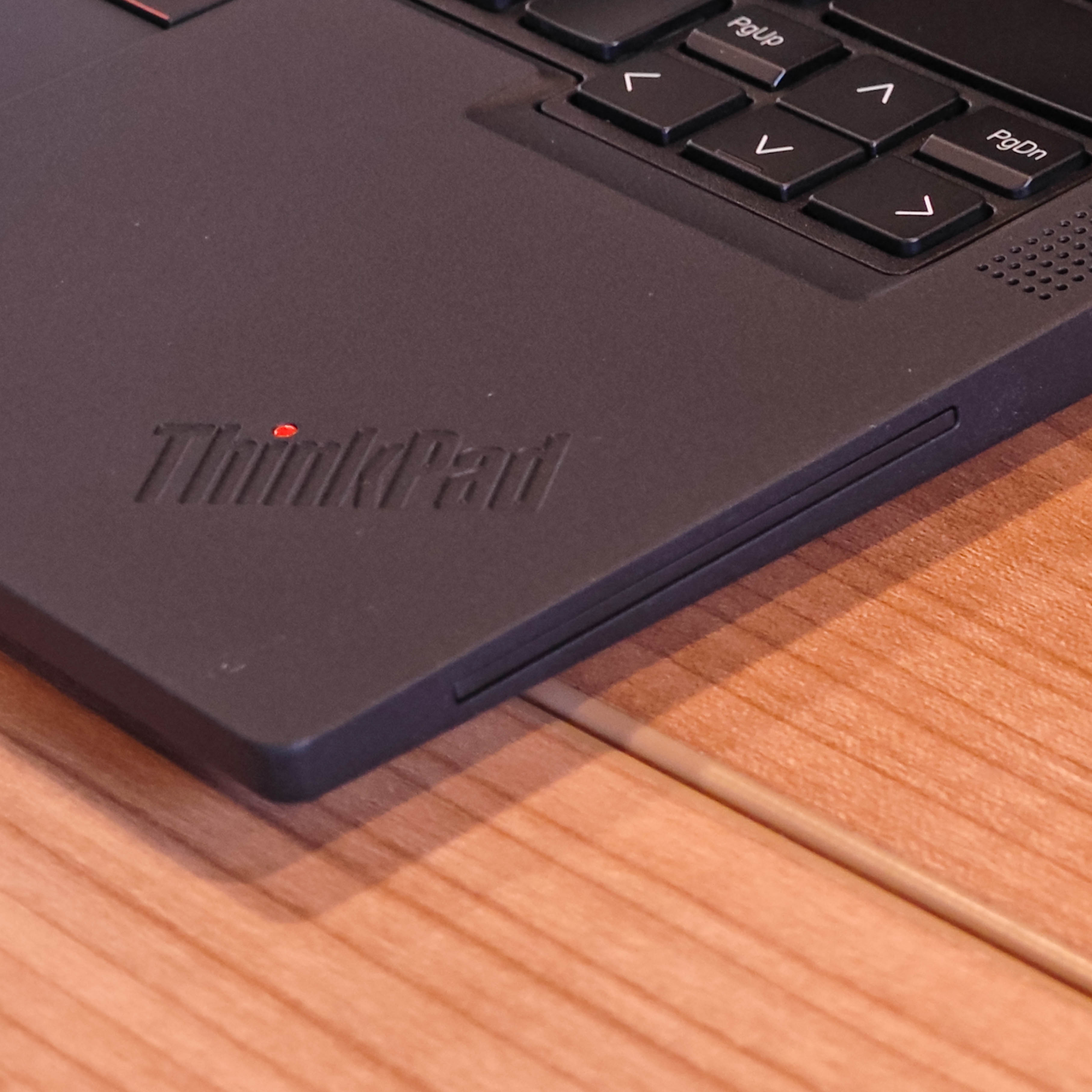 ภาพแกะกล่องสินค้า (Unboxing) แสดงสินค้าจริงและอุปกรณ์ภายในกล่อง ภาพที่ 9