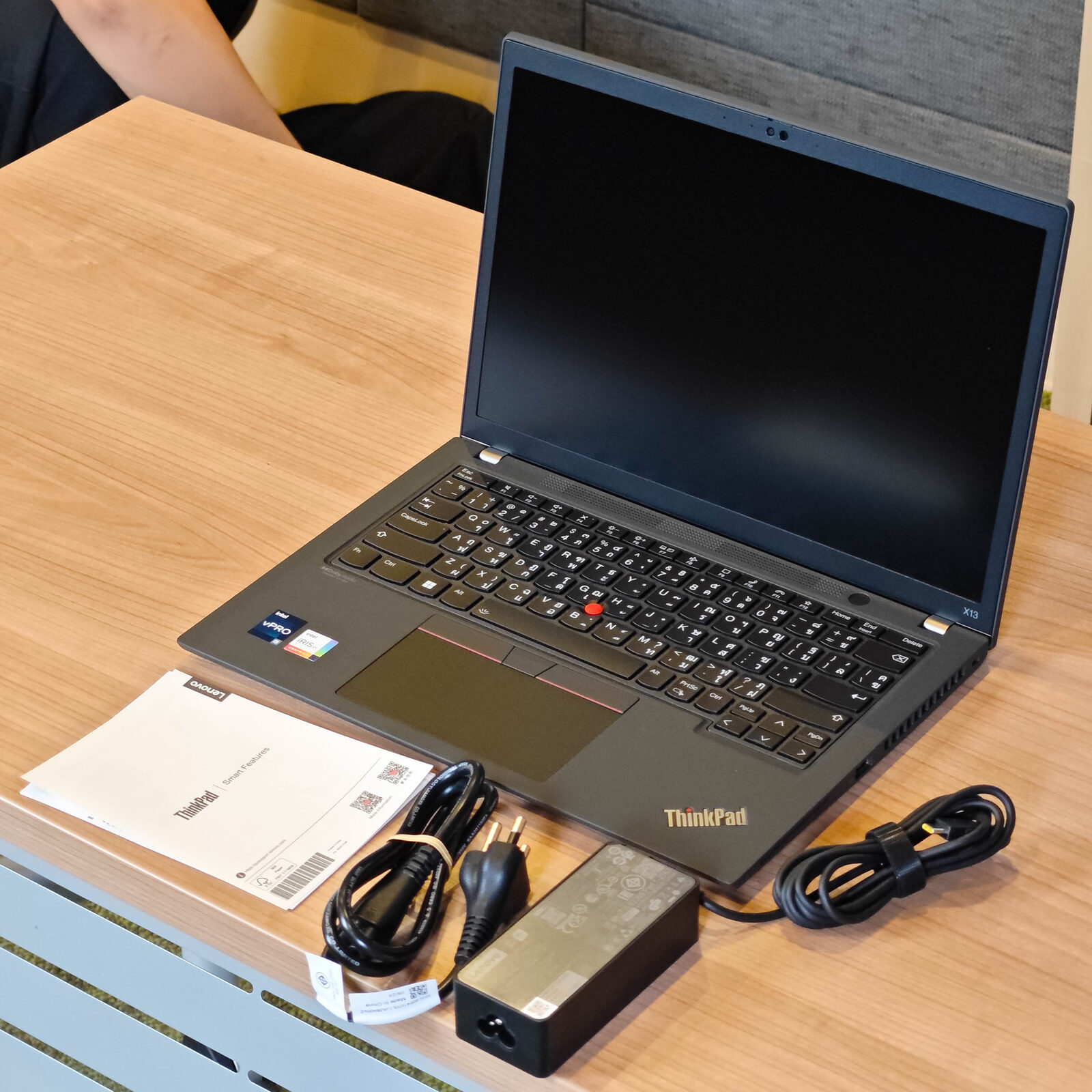 ภาพแกะกล่องสินค้า (Unboxing) แสดงสินค้าจริงและอุปกรณ์ภายในกล่อง ภาพที่ 2