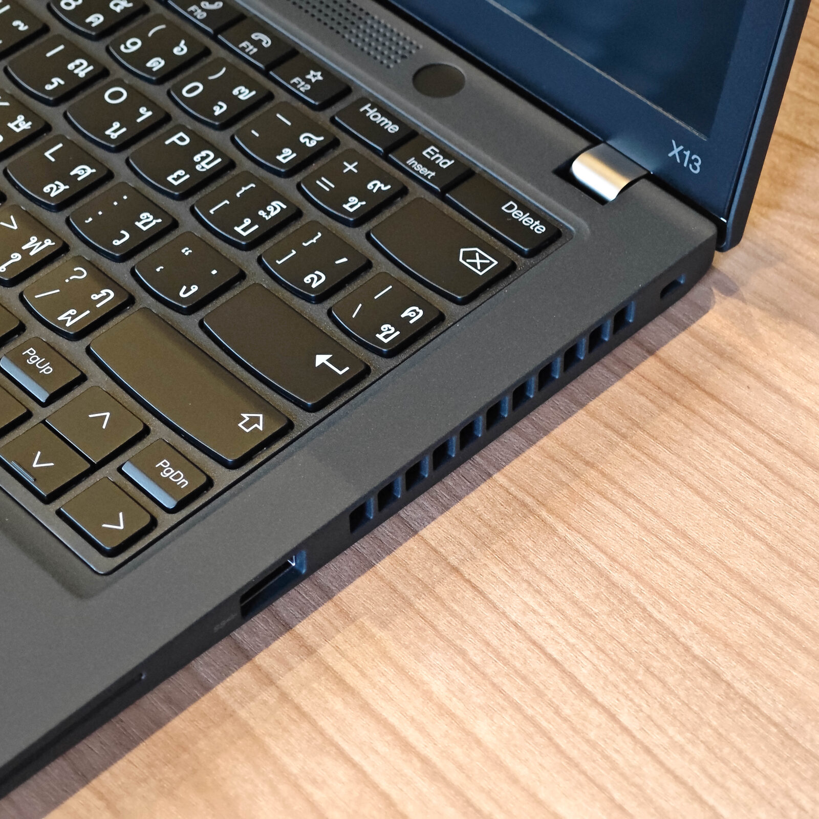 ภาพแกะกล่องสินค้า (Unboxing) แสดงสินค้าจริงและอุปกรณ์ภายในกล่อง ภาพที่ 9