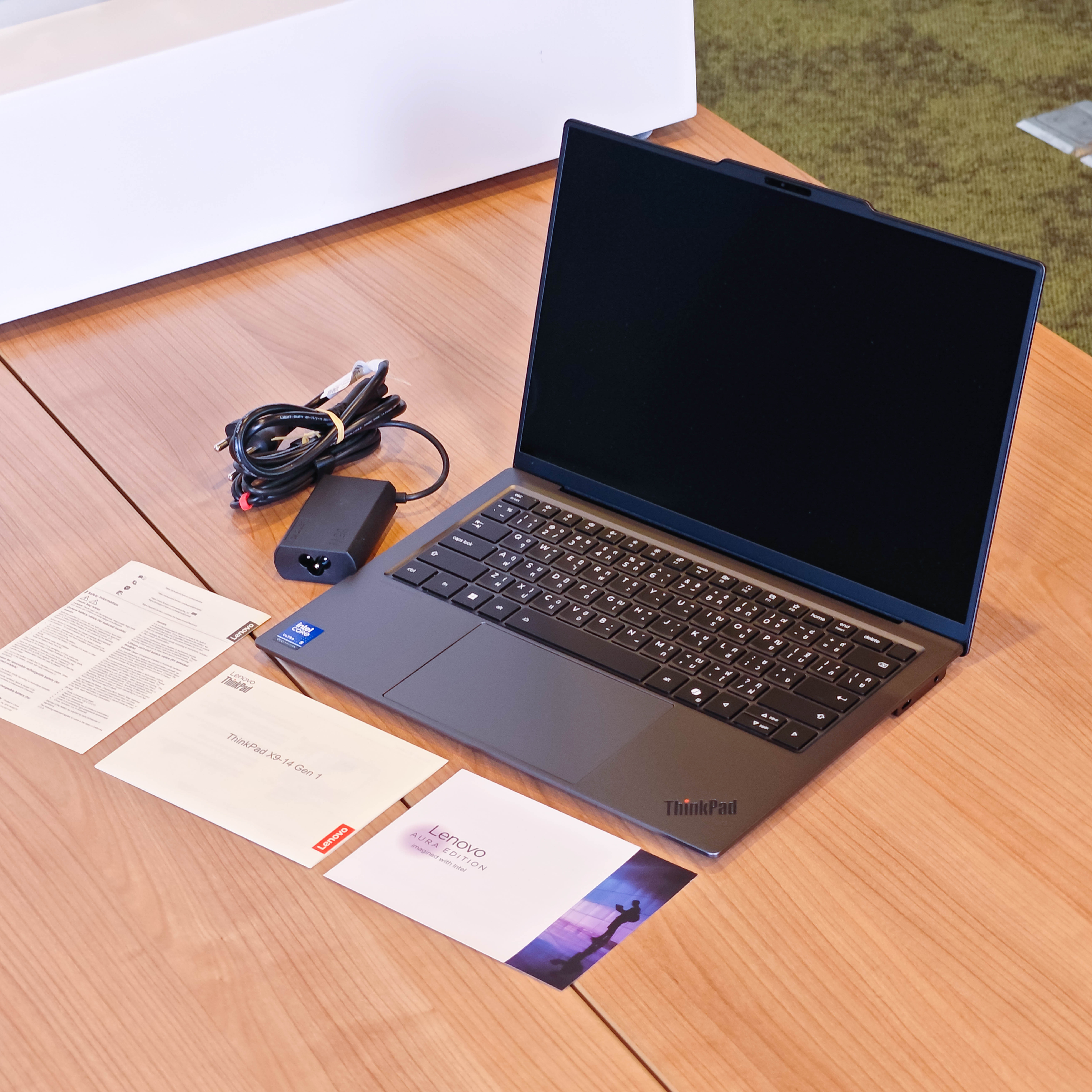 ภาพแกะกล่องสินค้า (Unboxing) แสดงสินค้าจริงและอุปกรณ์ภายในกล่อง ภาพที่ 2