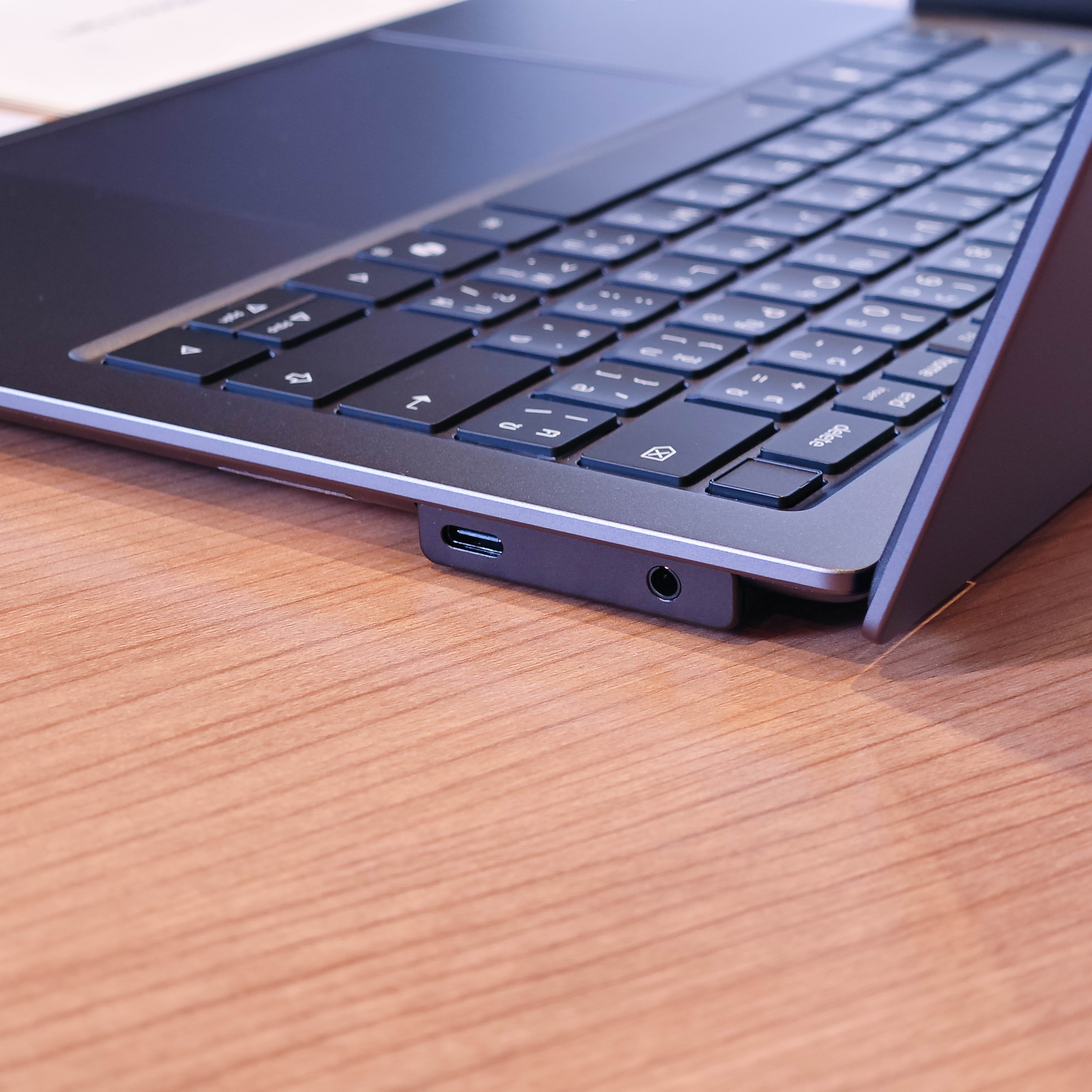 ภาพแกะกล่องสินค้า (Unboxing) แสดงสินค้าจริงและอุปกรณ์ภายในกล่อง ภาพที่ 7