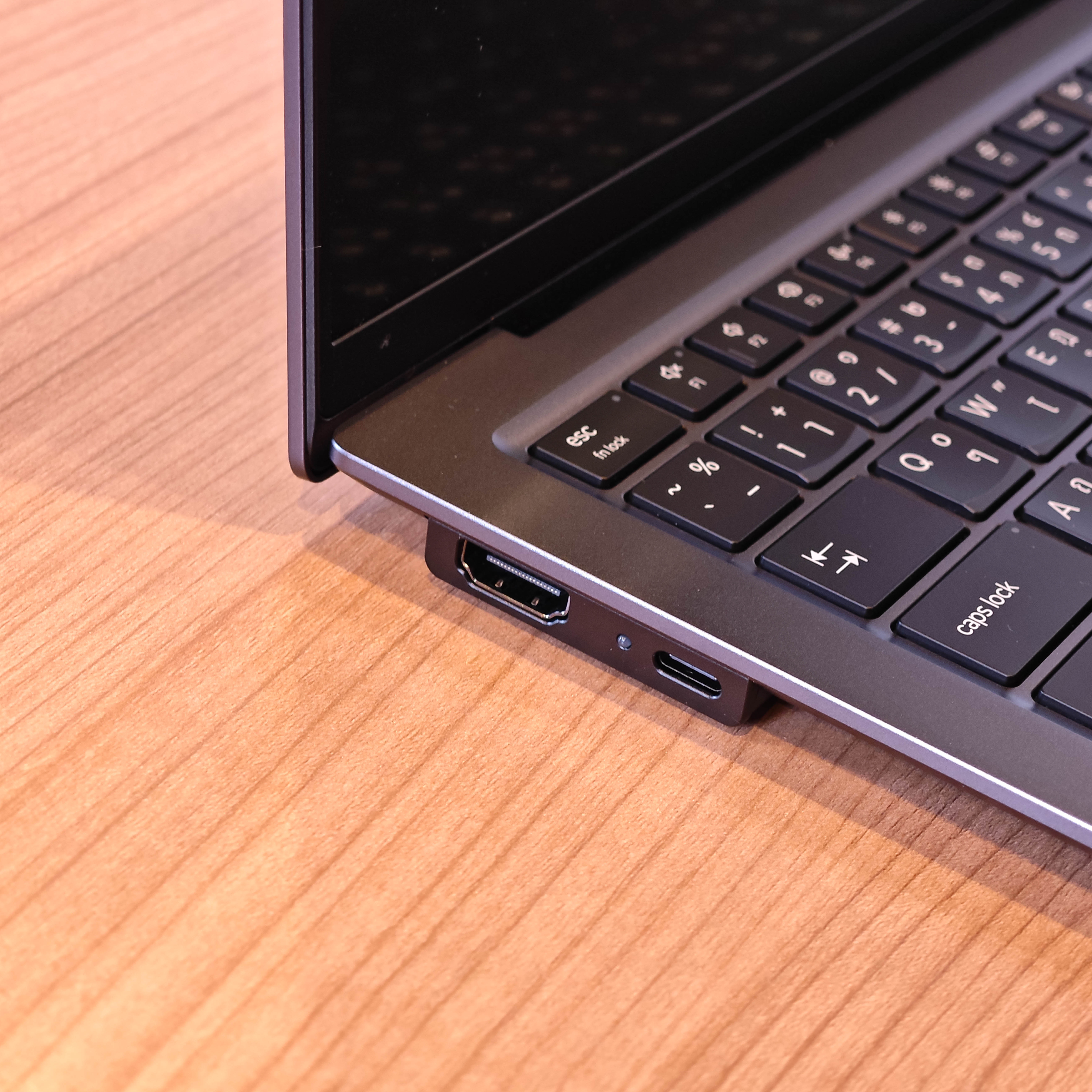 ภาพแกะกล่องสินค้า (Unboxing) แสดงสินค้าจริงและอุปกรณ์ภายในกล่อง ภาพที่ 8