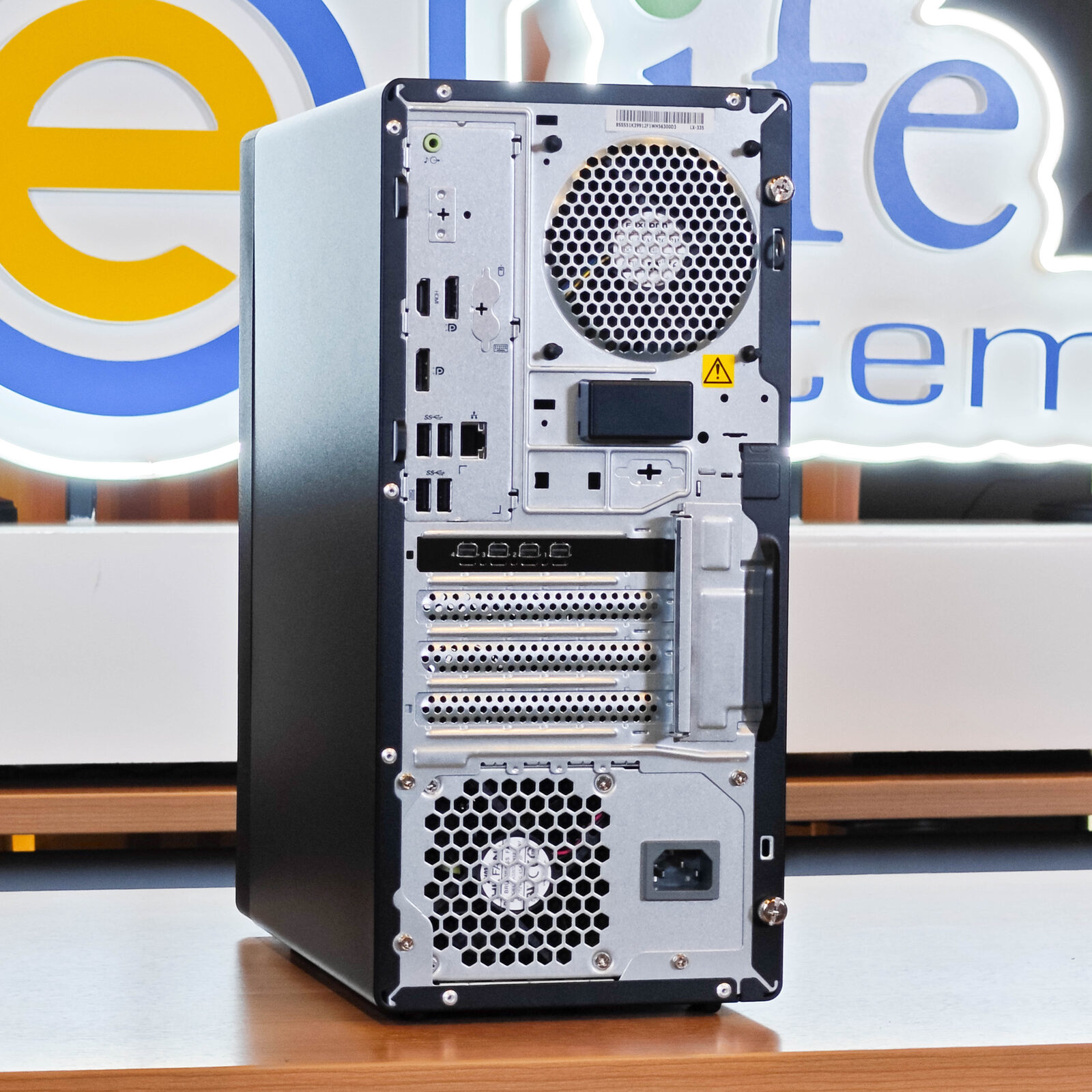 ภาพแกะกล่องสินค้า (Unboxing) แสดงสินค้าจริงและอุปกรณ์ภายในกล่อง ภาพที่ 3