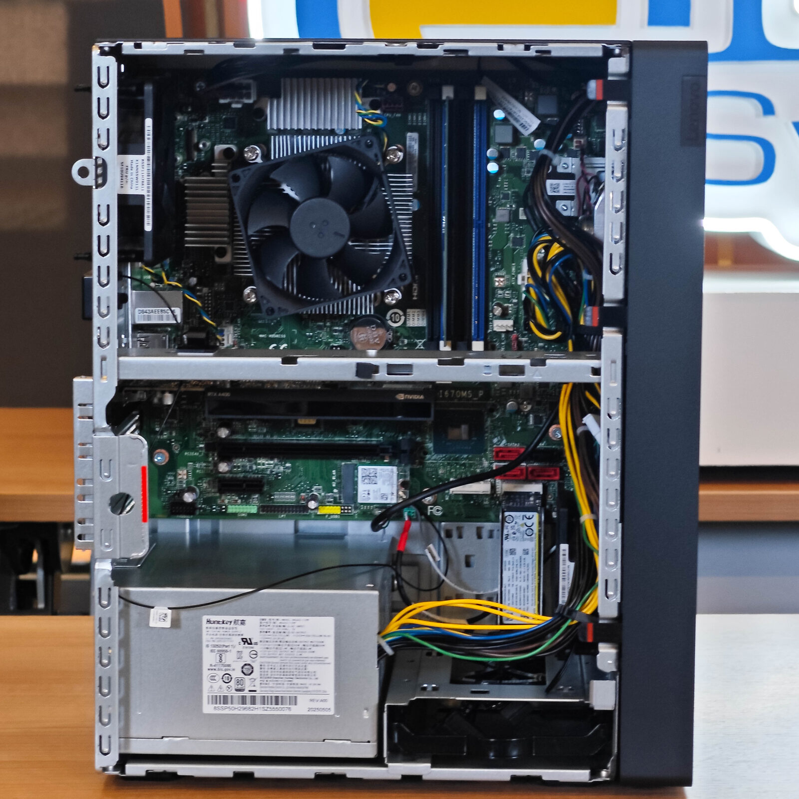 ภาพแกะกล่องสินค้า (Unboxing) แสดงสินค้าจริงและอุปกรณ์ภายในกล่อง ภาพที่ 4