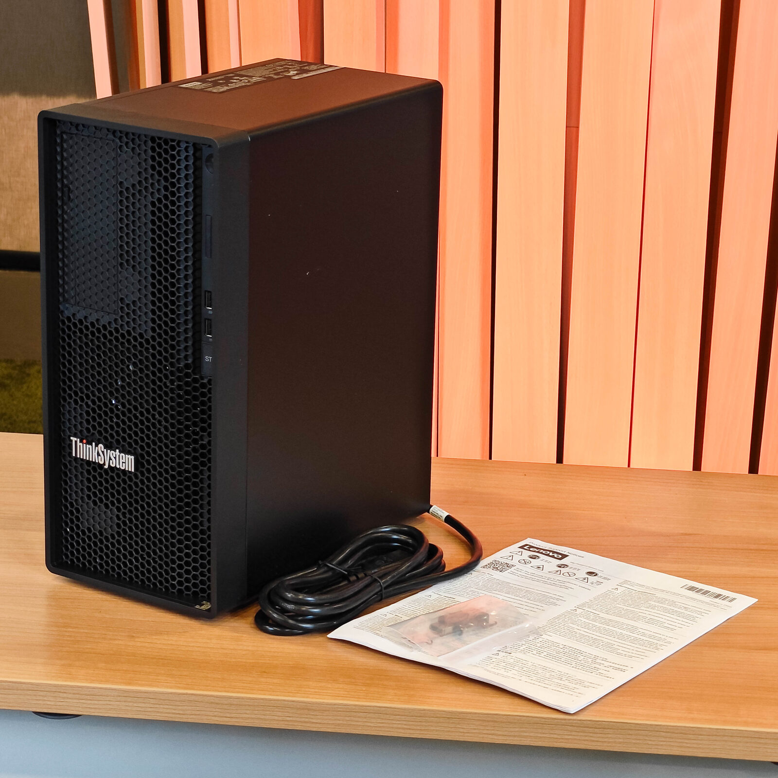 ภาพแกะกล่องสินค้า (Unboxing) แสดงสินค้าจริงและอุปกรณ์ภายในกล่อง ภาพที่ 2