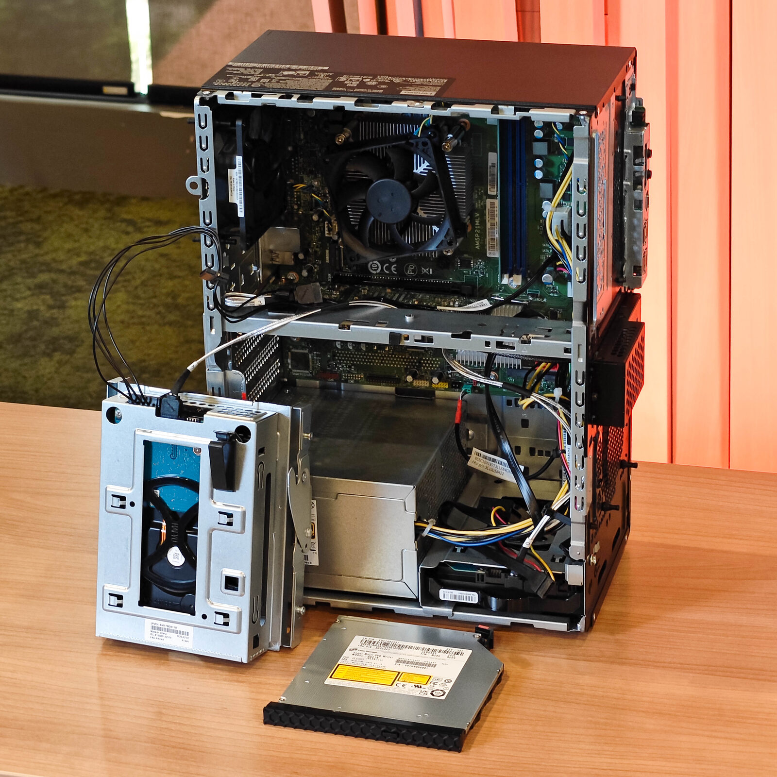 ภาพแกะกล่องสินค้า (Unboxing) แสดงสินค้าจริงและอุปกรณ์ภายในกล่อง ภาพที่ 3