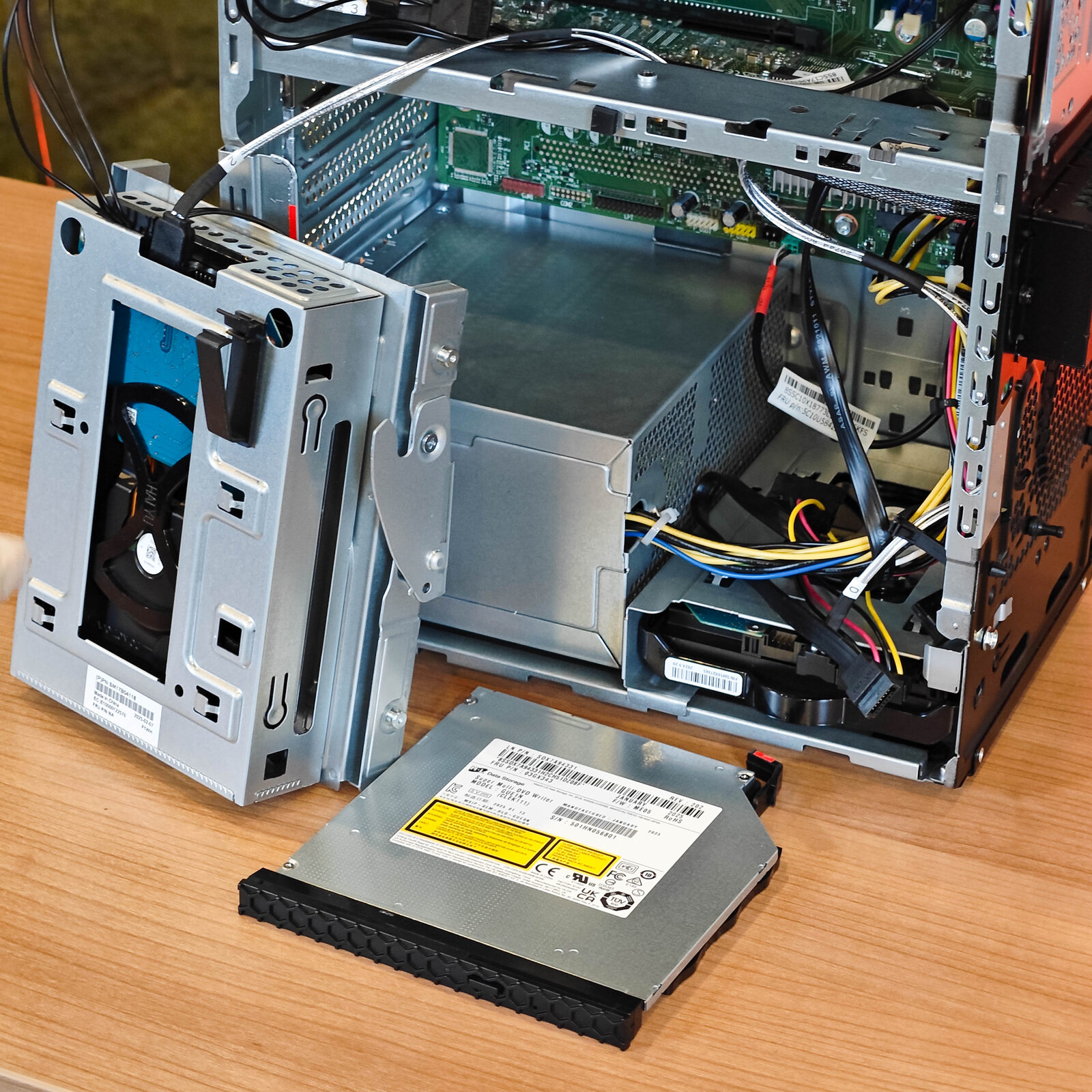 ภาพแกะกล่องสินค้า (Unboxing) แสดงสินค้าจริงและอุปกรณ์ภายในกล่อง ภาพที่ 4