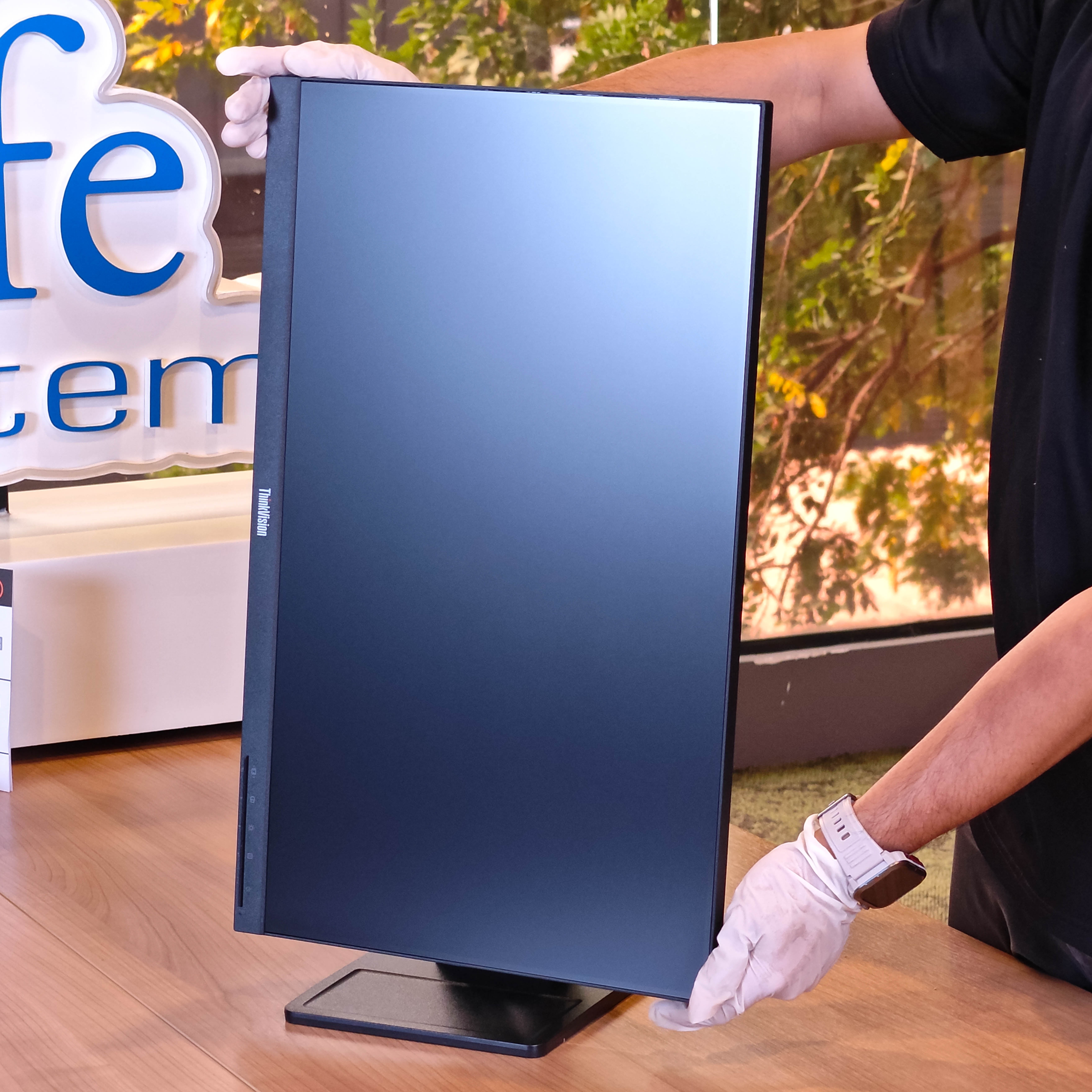 ภาพแกะกล่องสินค้า (Unboxing) แสดงสินค้าจริงและอุปกรณ์ภายในกล่อง ภาพที่ 1