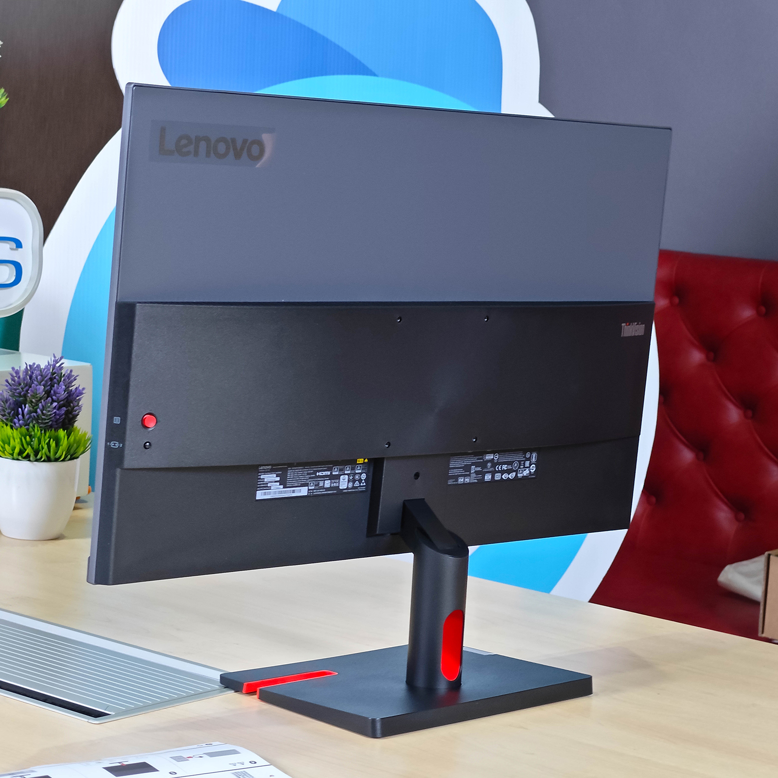 ภาพแกะกล่องสินค้า (Unboxing) แสดงสินค้าจริงและอุปกรณ์ภายในกล่อง ภาพที่ 2