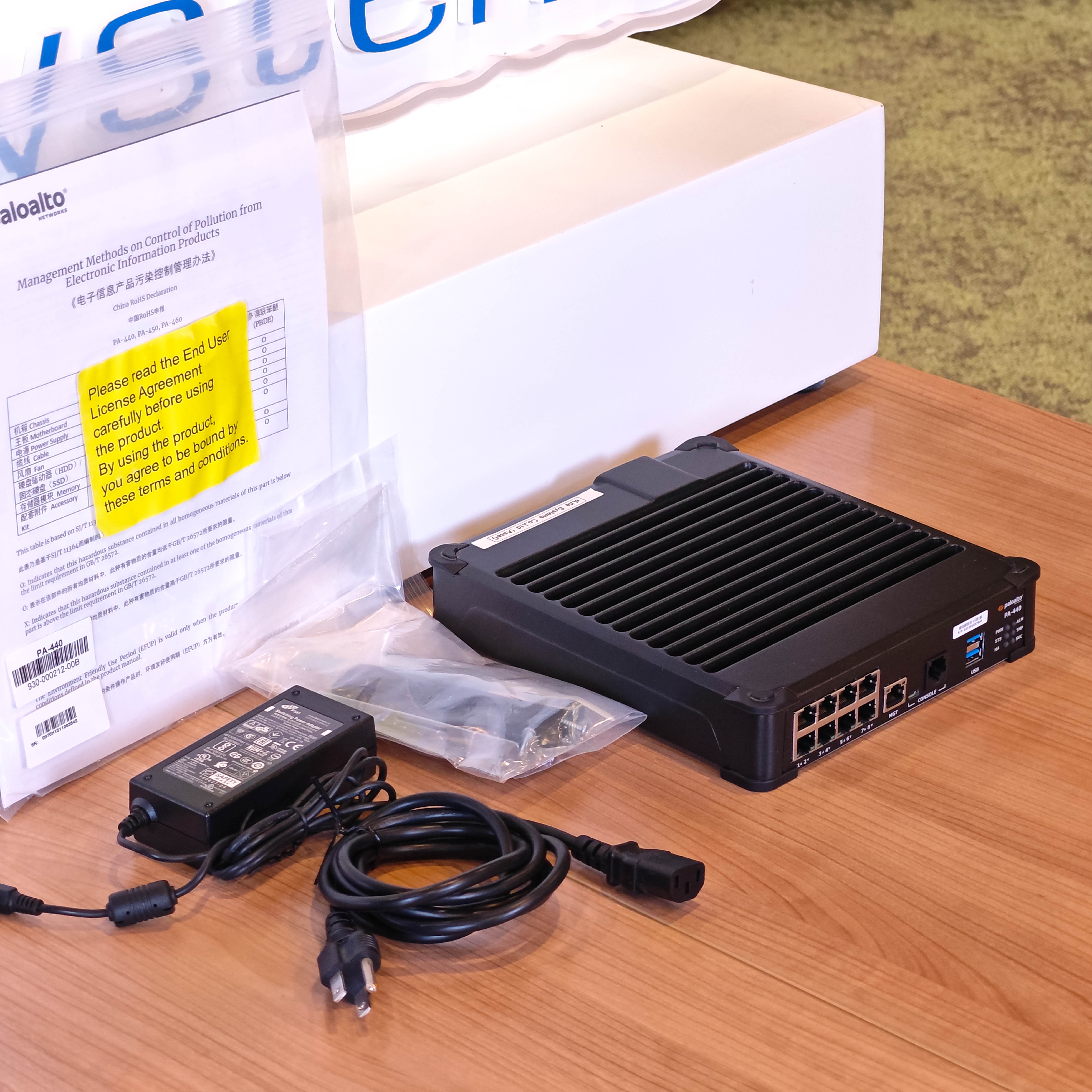 ภาพแกะกล่องสินค้า (Unboxing) แสดงสินค้าจริงและอุปกรณ์ภายในกล่อง ภาพที่ 2