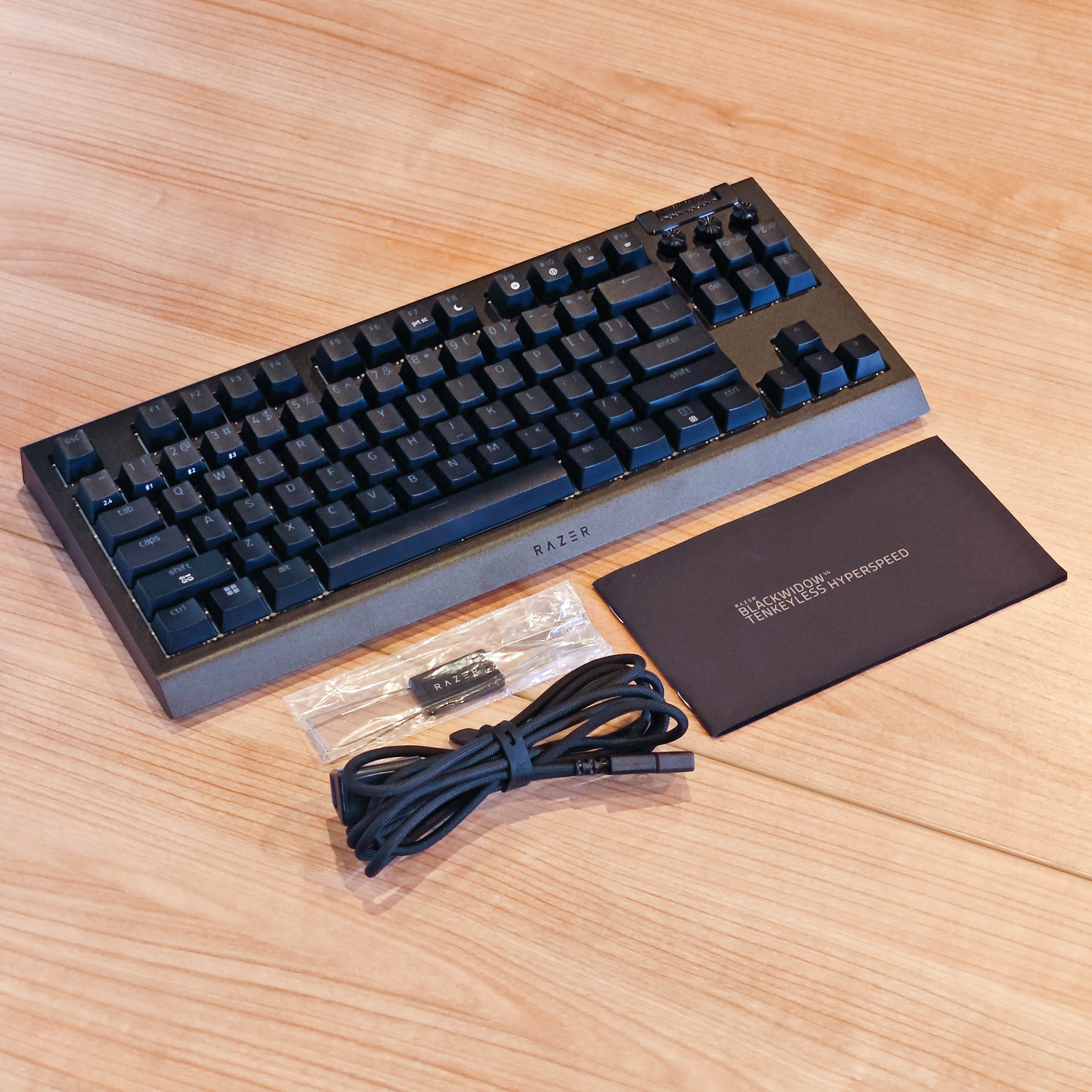 ภาพแกะกล่องสินค้า (Unboxing) แสดงสินค้าจริงและอุปกรณ์ภายในกล่อง ภาพที่ 3